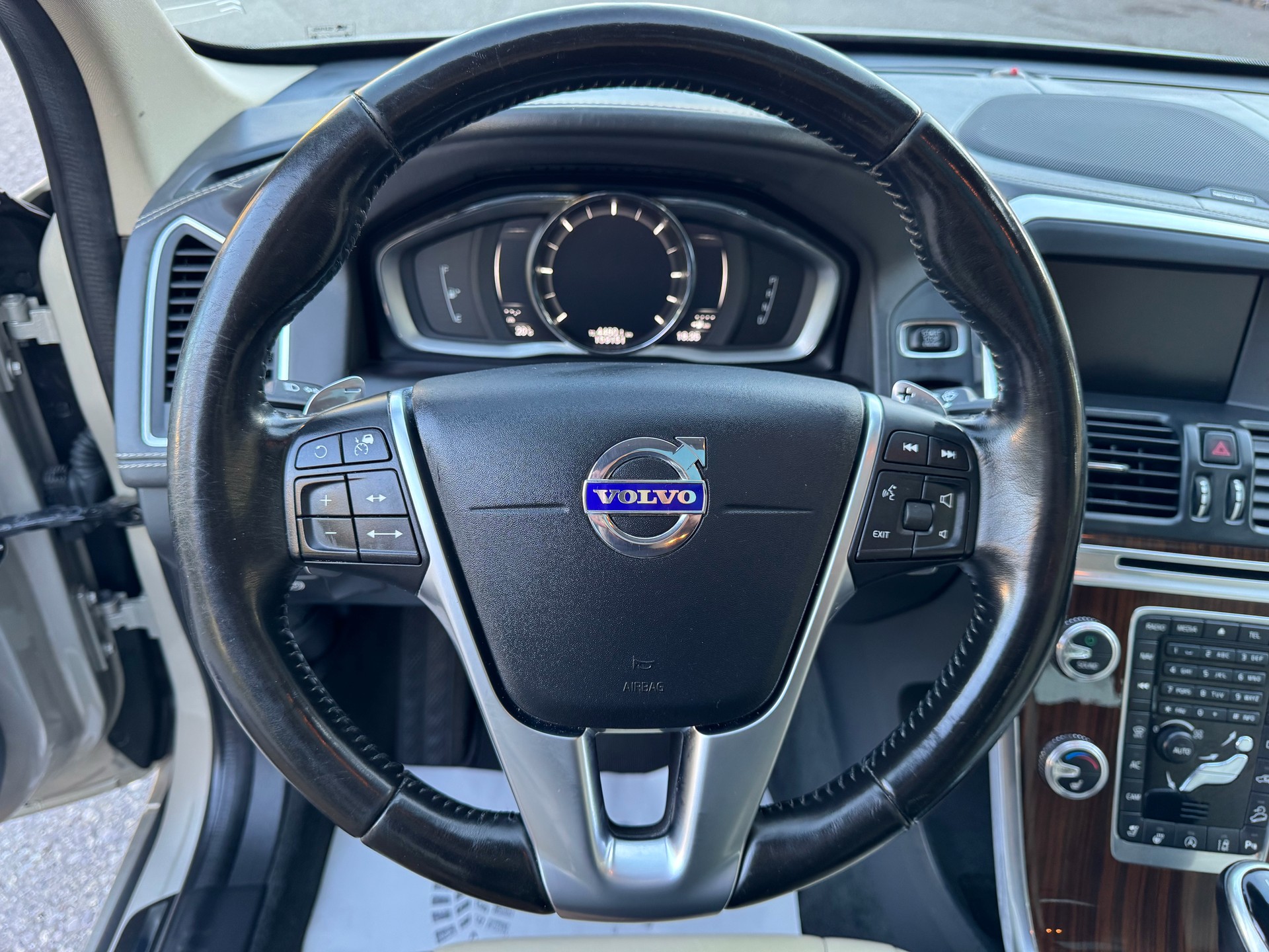 VOLVO XC60 D5 AWD Summum Geartronic-image-21
