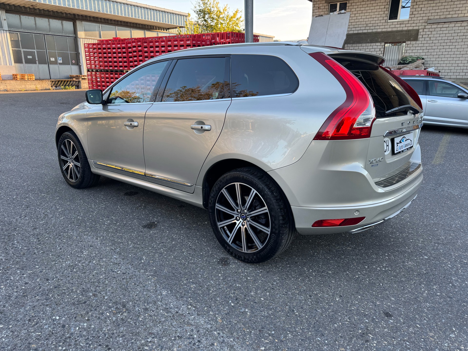 VOLVO XC60 D5 AWD Summum Geartronic-image-4