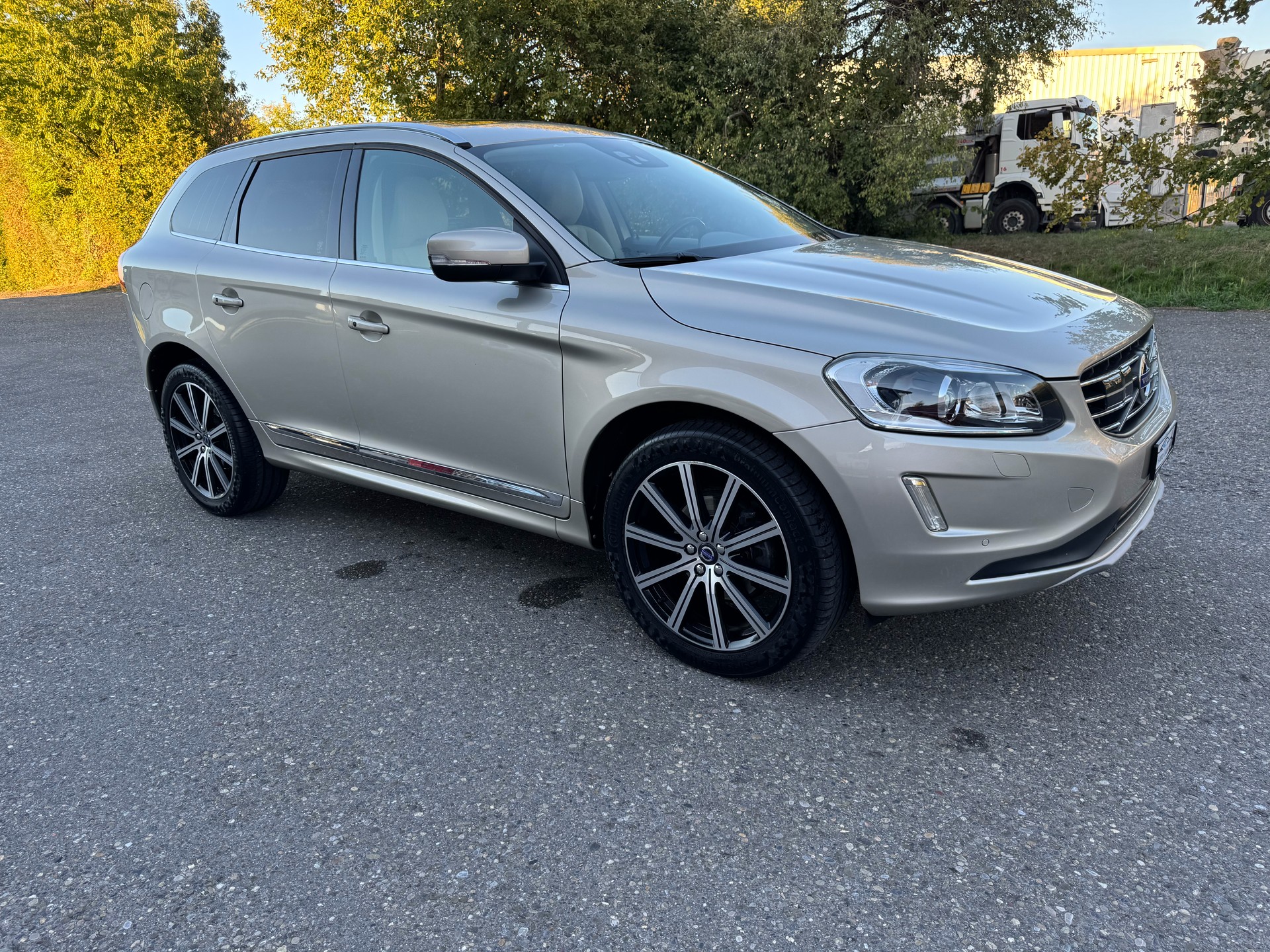 VOLVO XC60 D5 AWD Summum Geartronic-image-1