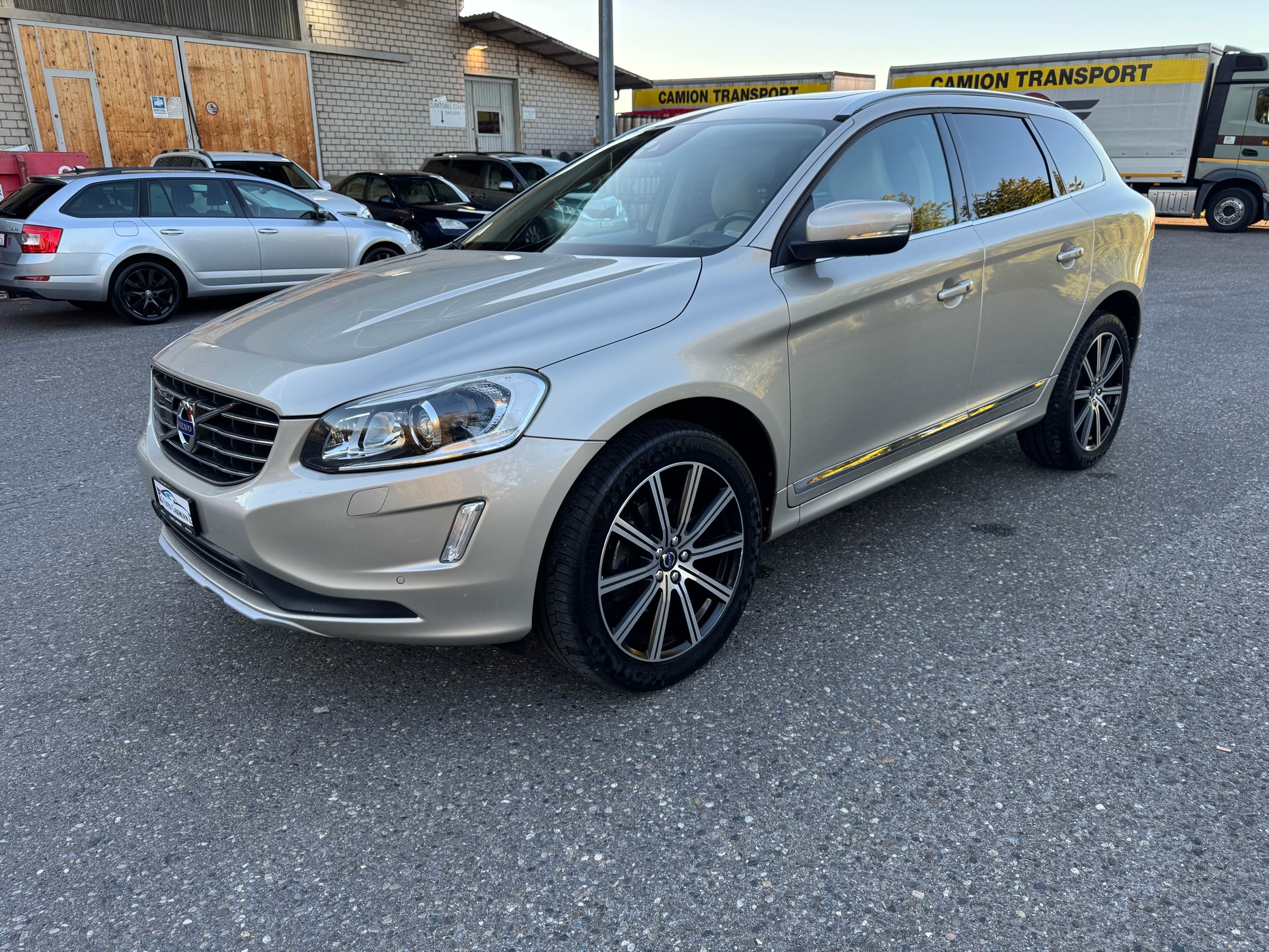 VOLVO XC60 D5 AWD Summum Geartronic-image-2