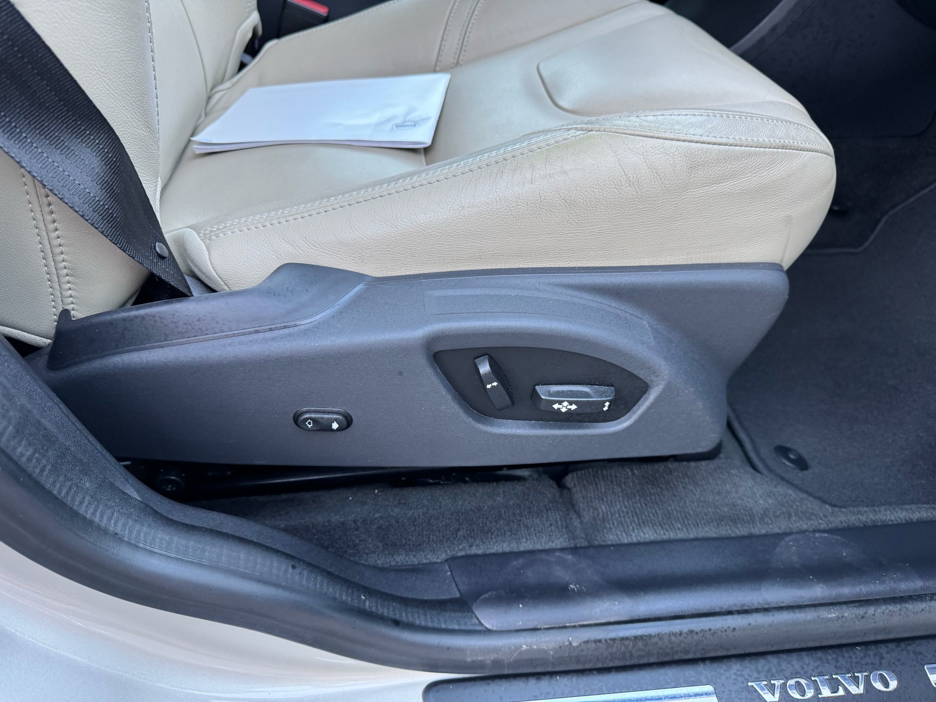 VOLVO XC60 D5 AWD Summum Geartronic-image-12