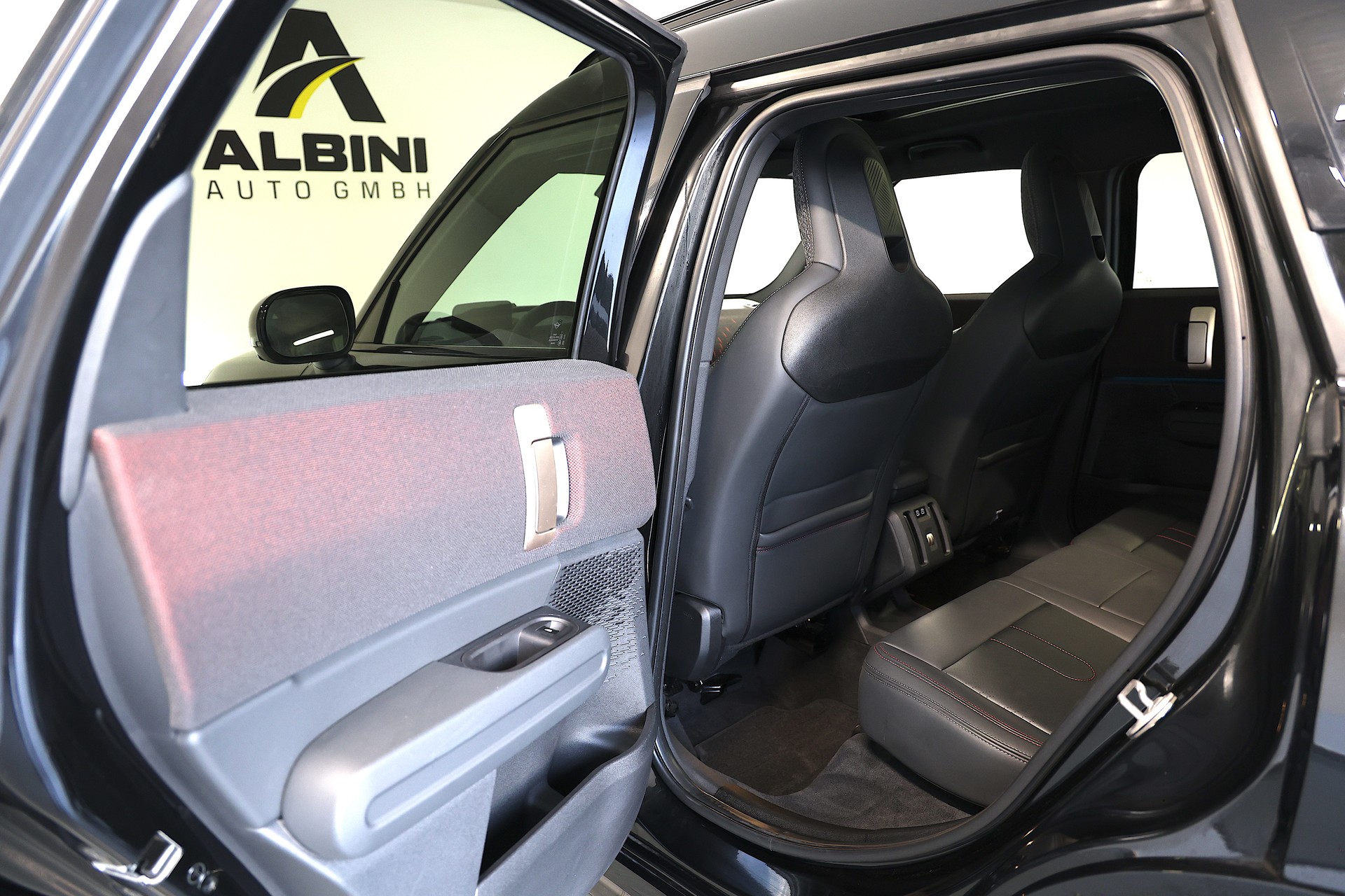 MINI Countryman U25 2.0i John Cooper Works ALL4-image-14