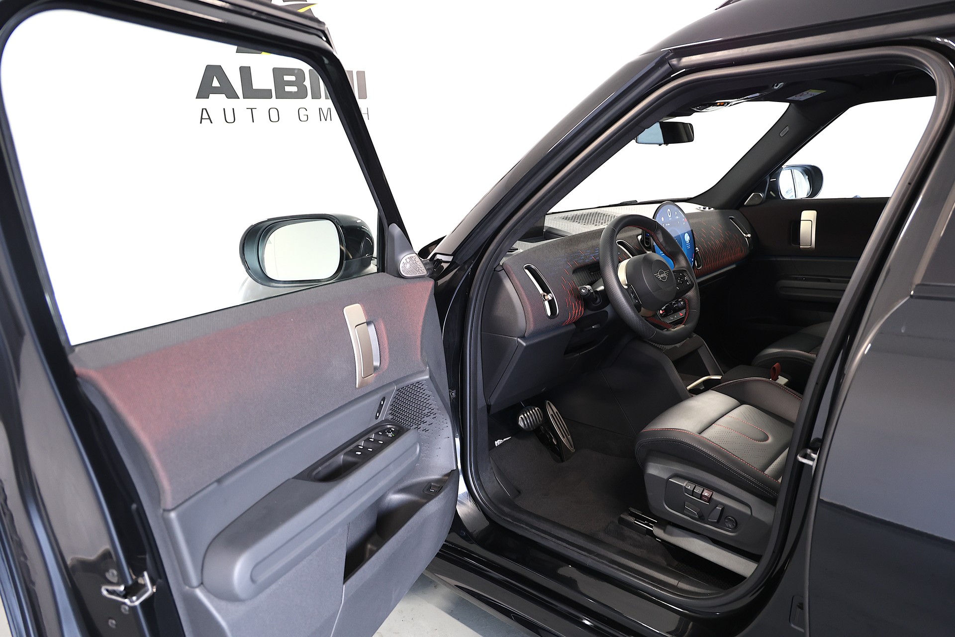 MINI Countryman U25 2.0i John Cooper Works ALL4-image-4
