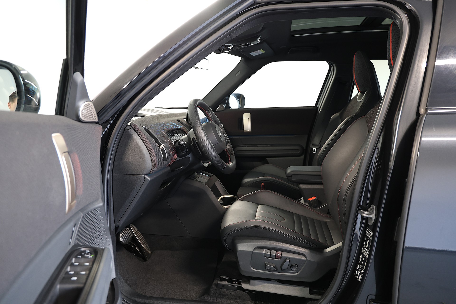 MINI Countryman U25 2.0i John Cooper Works ALL4-image-5
