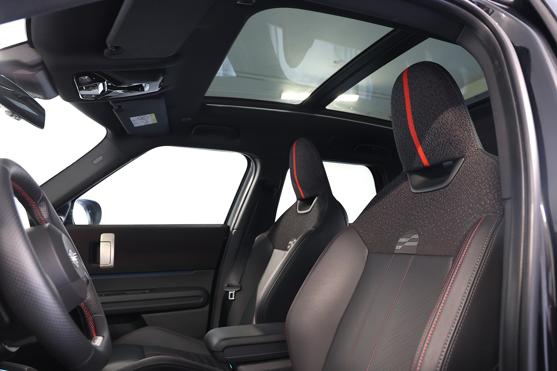 MINI Countryman U25 2.0i John Cooper Works ALL4-image-6