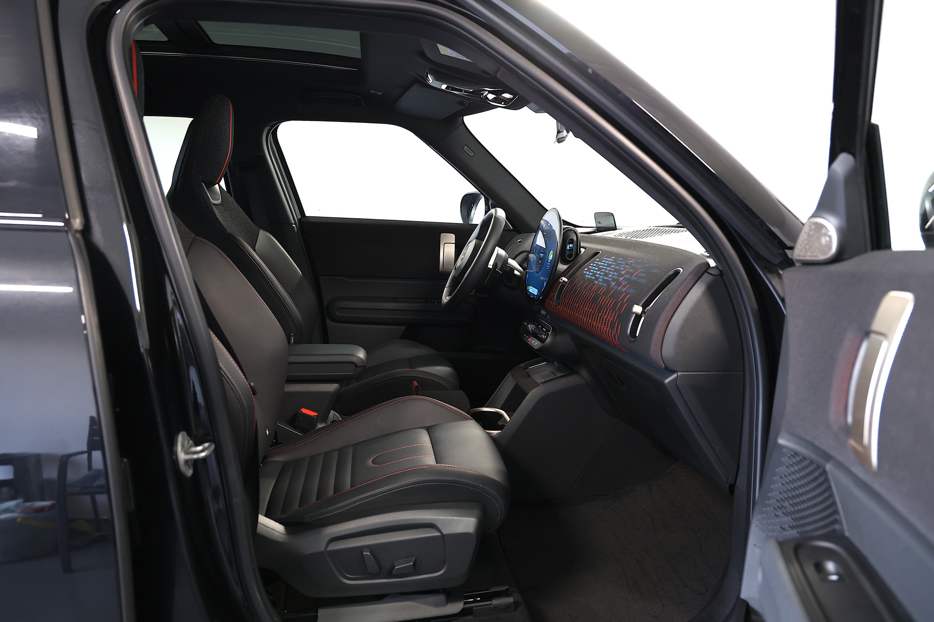 MINI Countryman U25 2.0i John Cooper Works ALL4-image-11