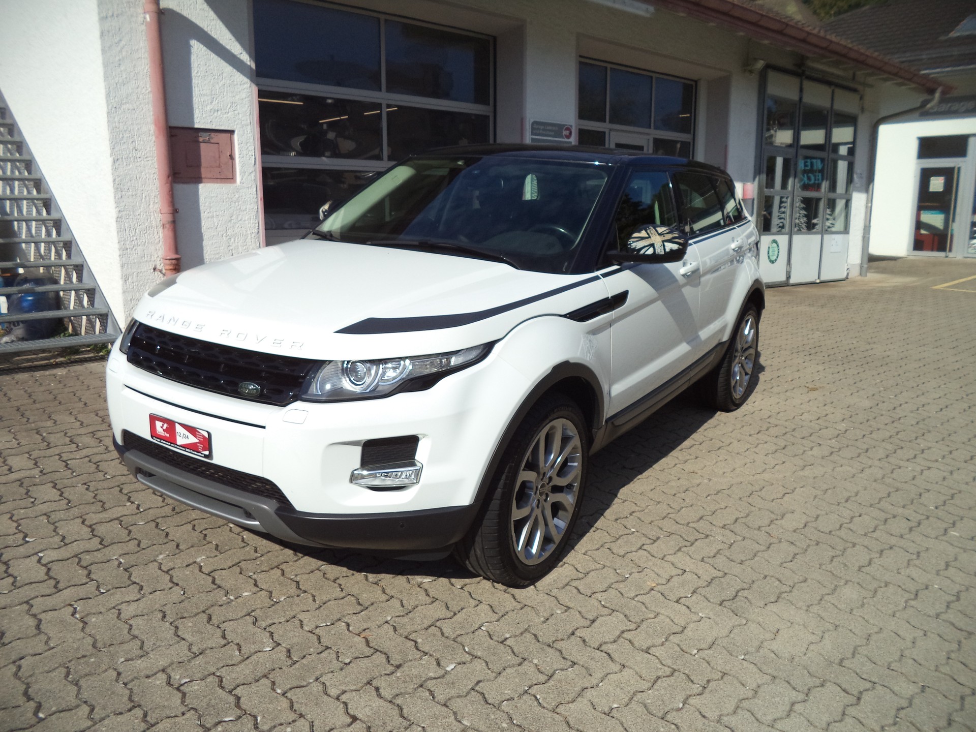 LAND ROVER Range Rover Evoque 2.2 TD4 Dynamic AT9-image-1