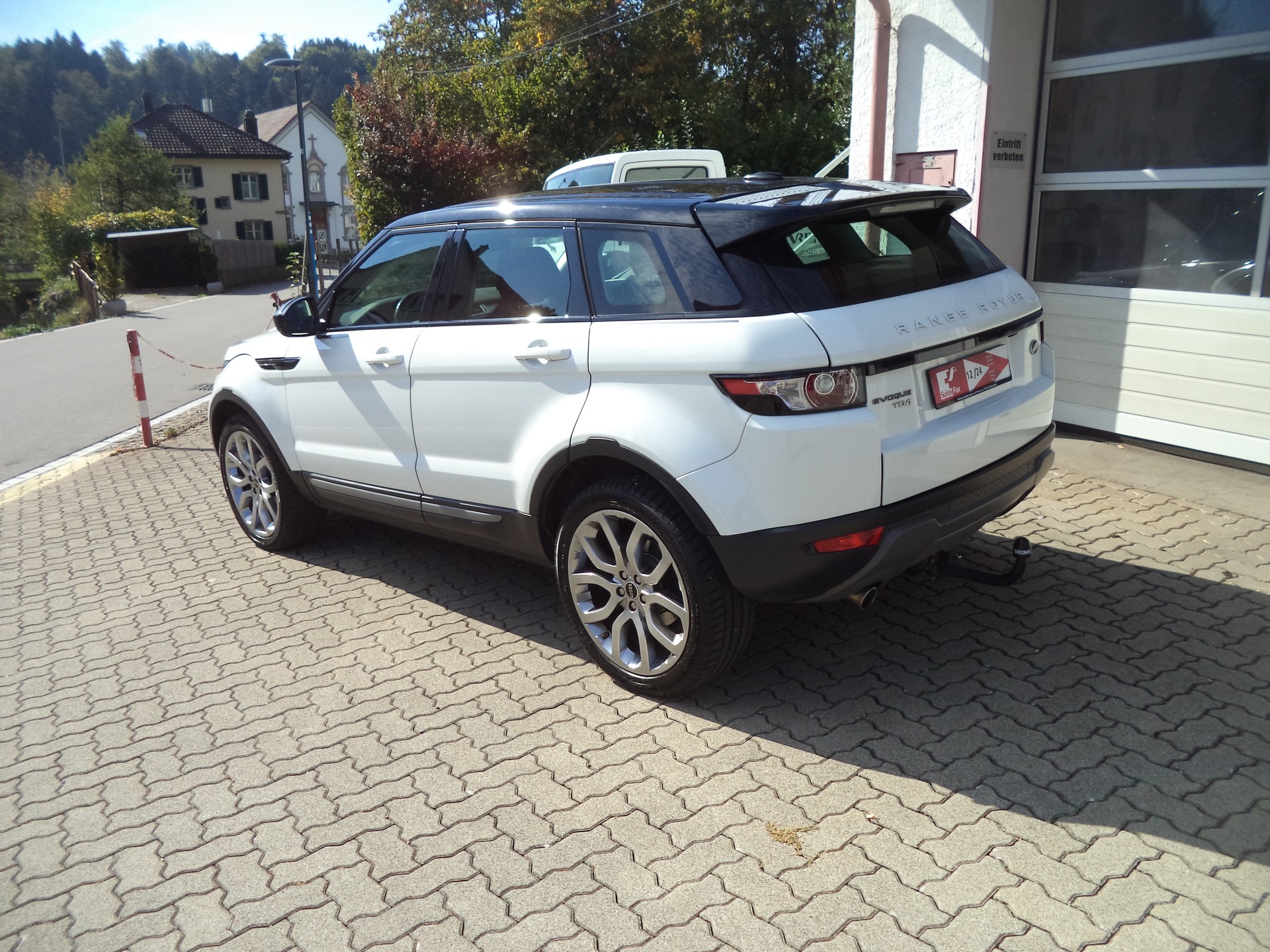 LAND ROVER Range Rover Evoque 2.2 TD4 Dynamic AT9-image-4