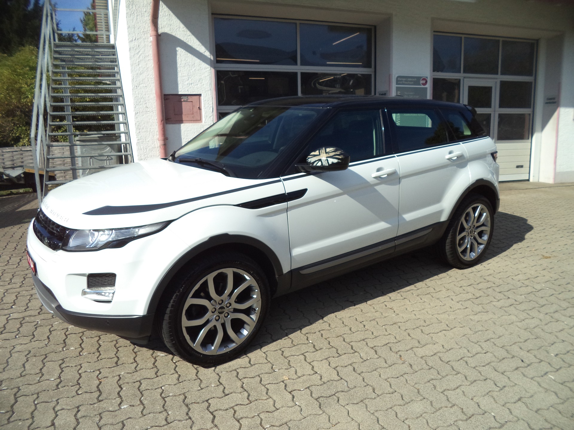 LAND ROVER Range Rover Evoque 2.2 TD4 Dynamic AT9-image-2