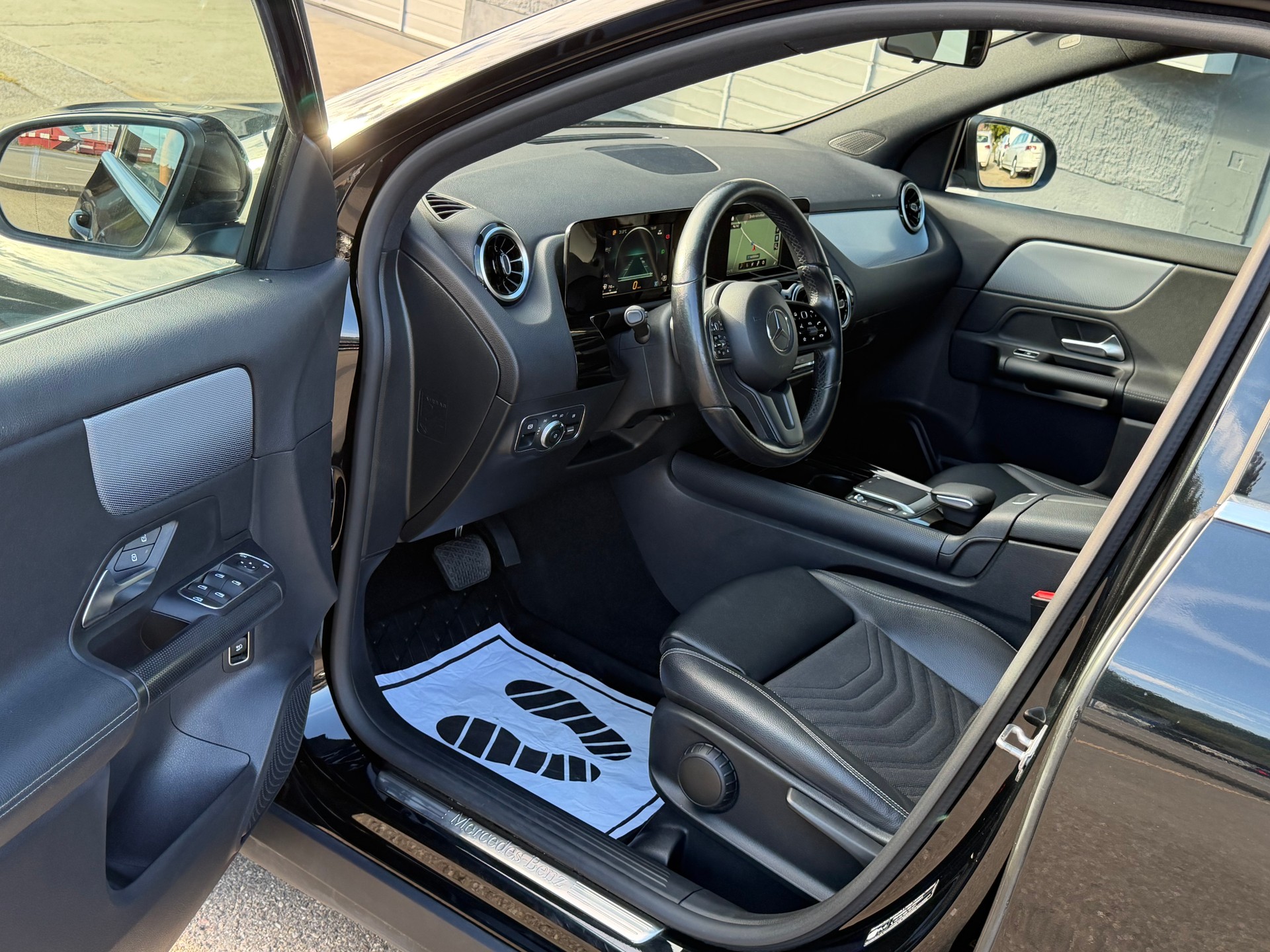 MERCEDES-BENZ GLA 200d 4Matic Style 8G-DCT-image-8