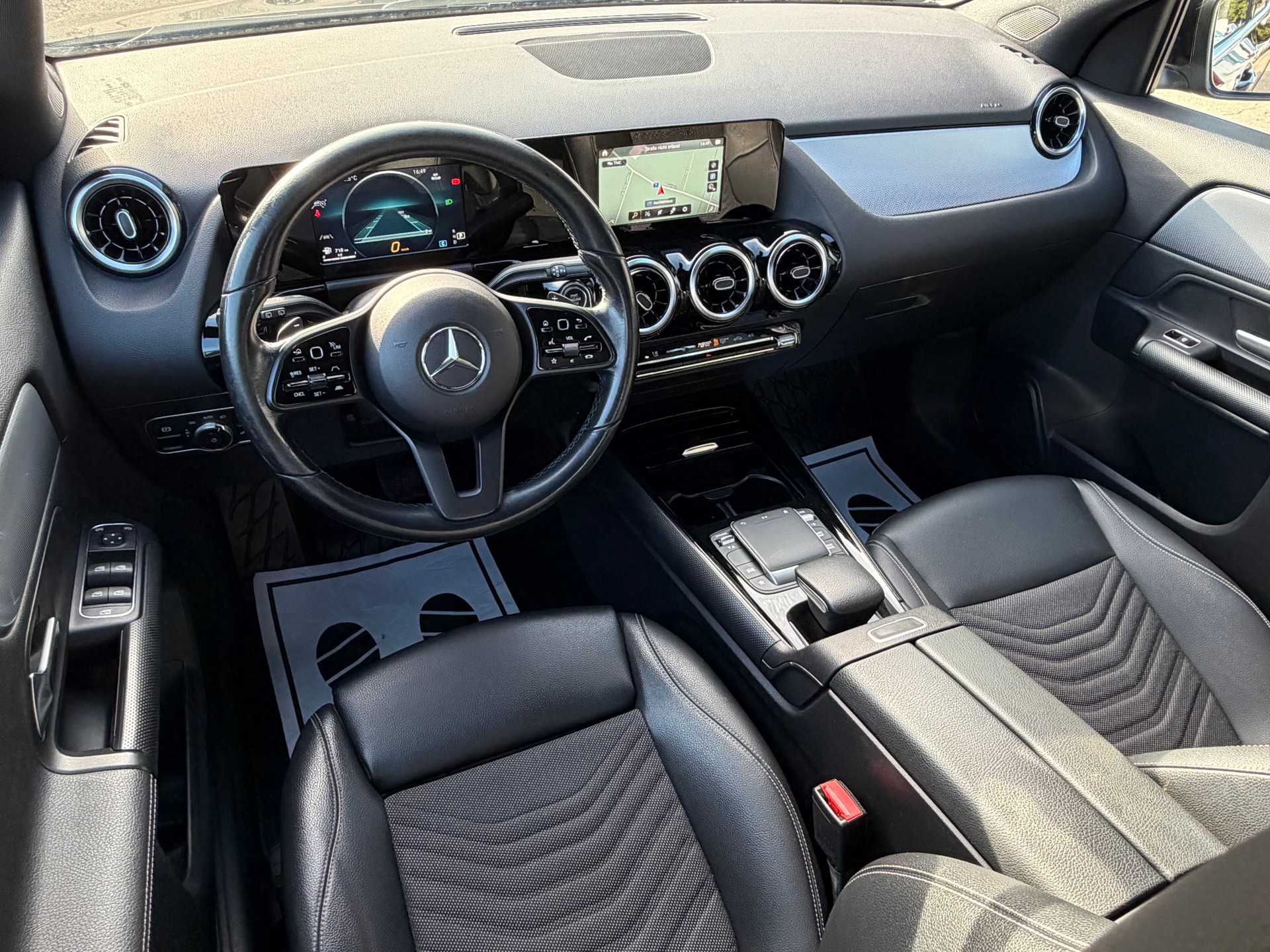 MERCEDES-BENZ GLA 200d 4Matic Style 8G-DCT-image-11