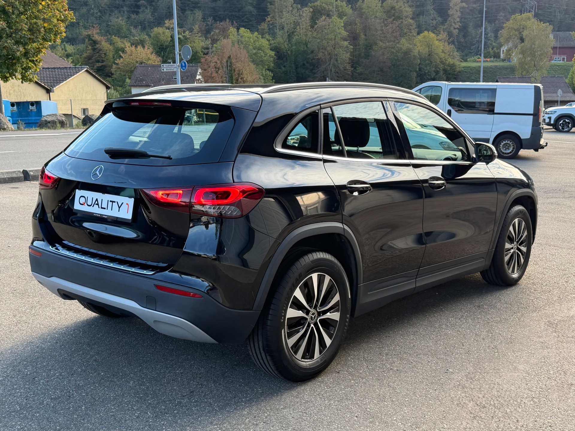 MERCEDES-BENZ GLA 200d 4Matic Style 8G-DCT-image-4