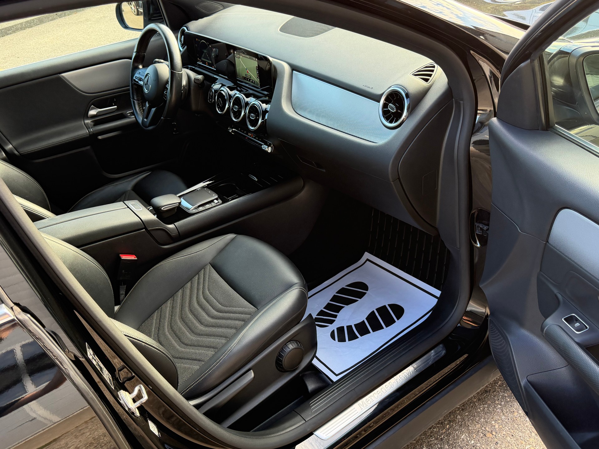 MERCEDES-BENZ GLA 200d 4Matic Style 8G-DCT-image-10