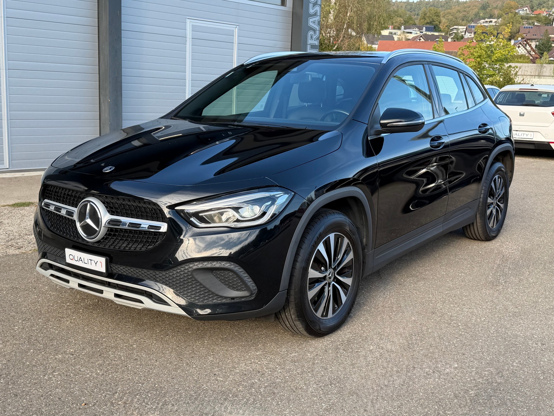 MERCEDES-BENZ GLA 200d 4Matic Style 8G-DCT-image-3