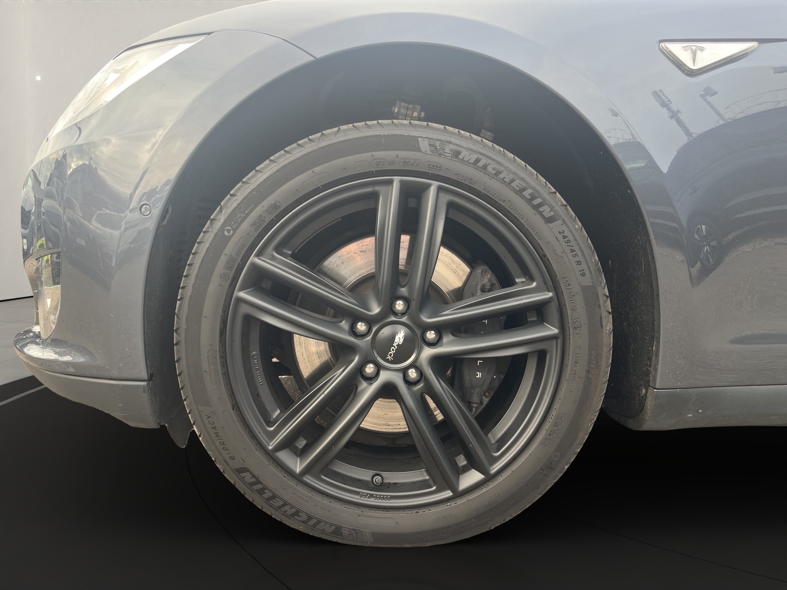 TESLA Model S 85 D-image-8