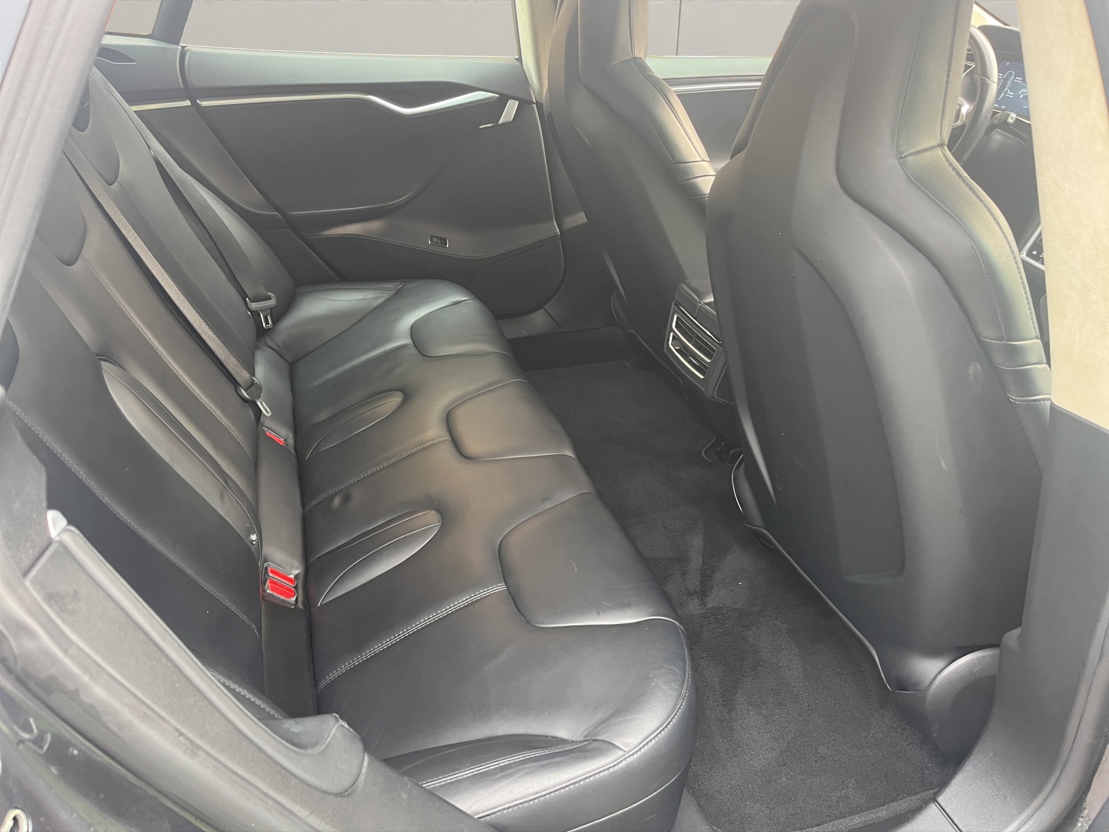 TESLA Model S 85 D-image-13