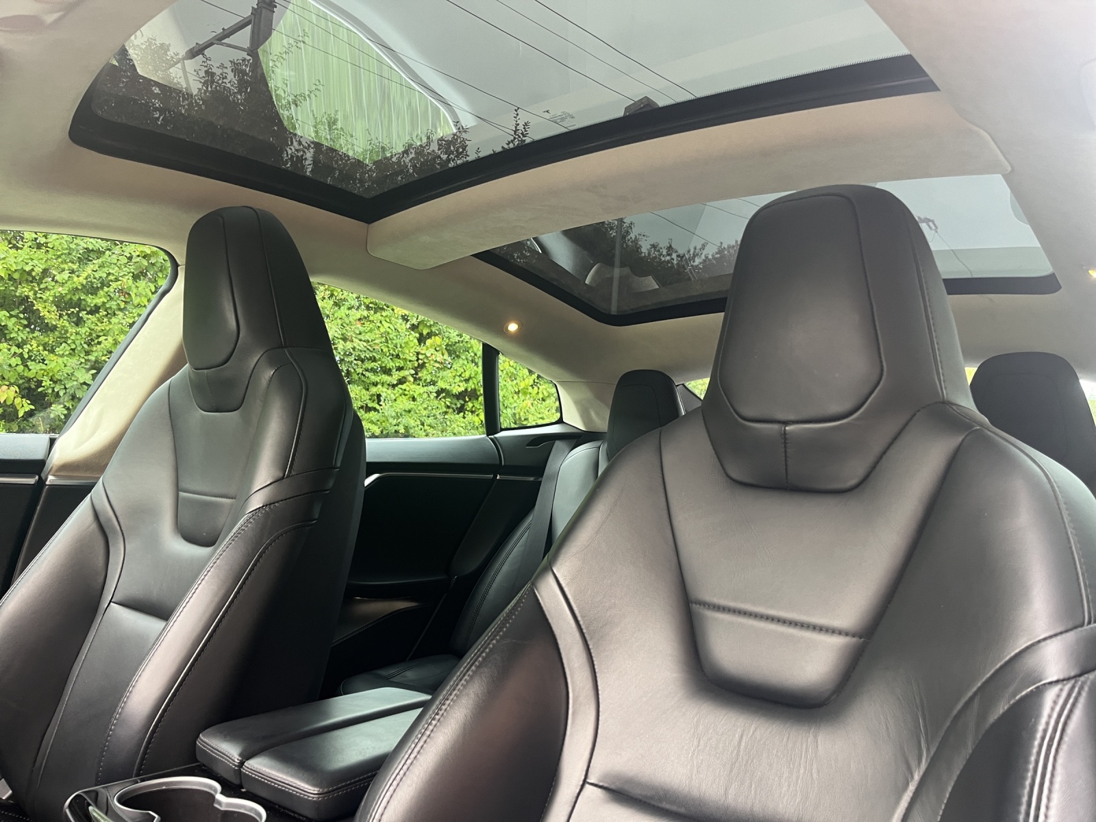 TESLA Model S 85 D-image-14