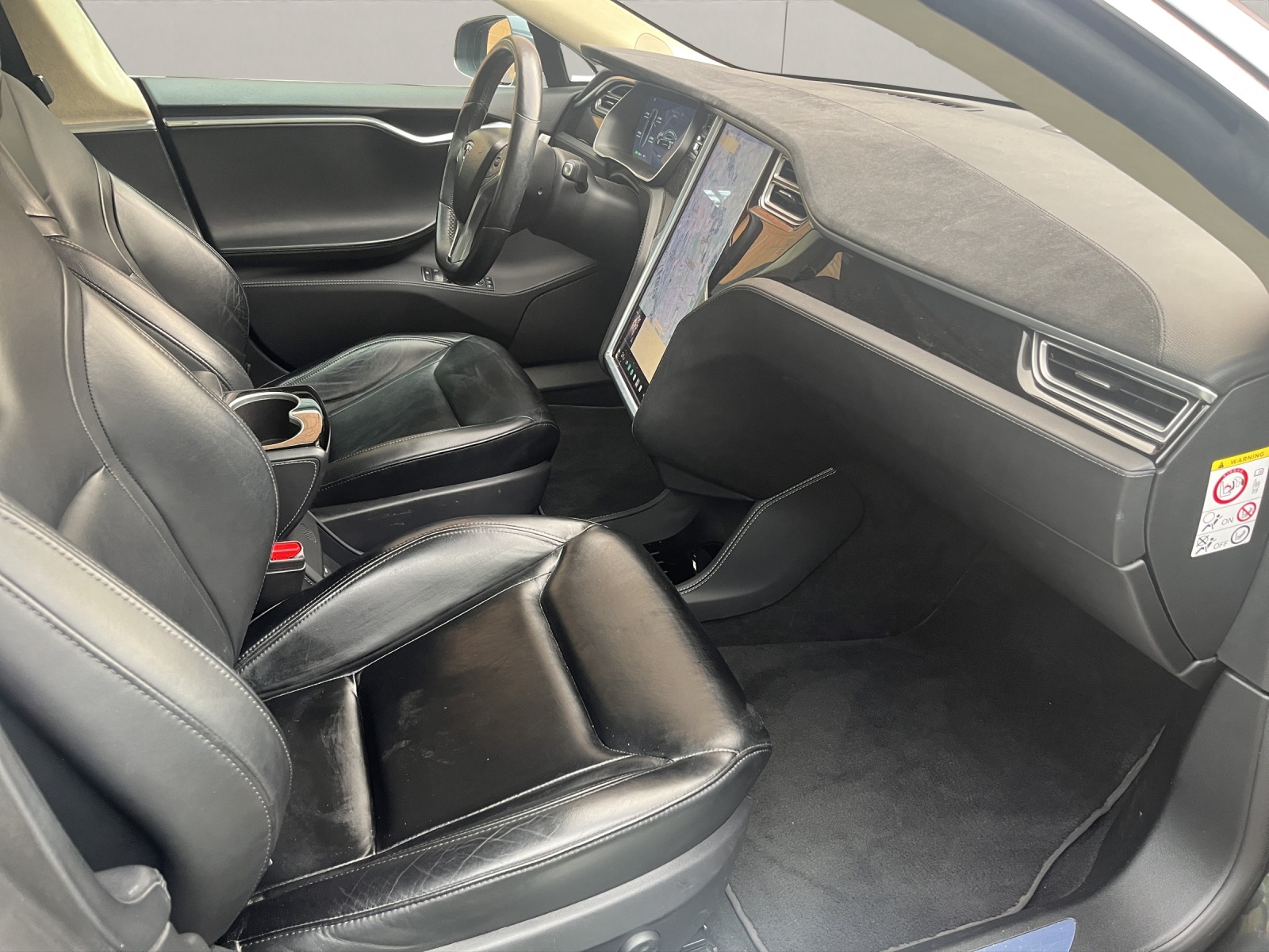 TESLA Model S 85 D-image-9
