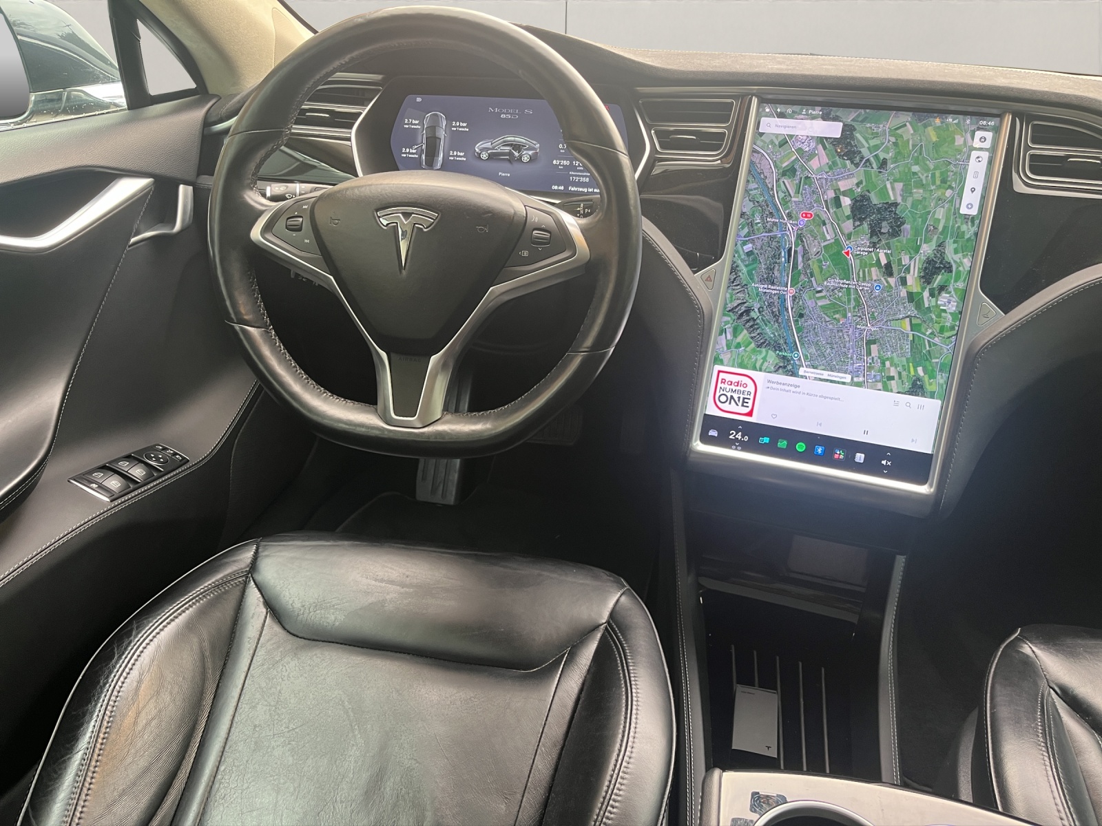 TESLA Model S 85 D-image-11