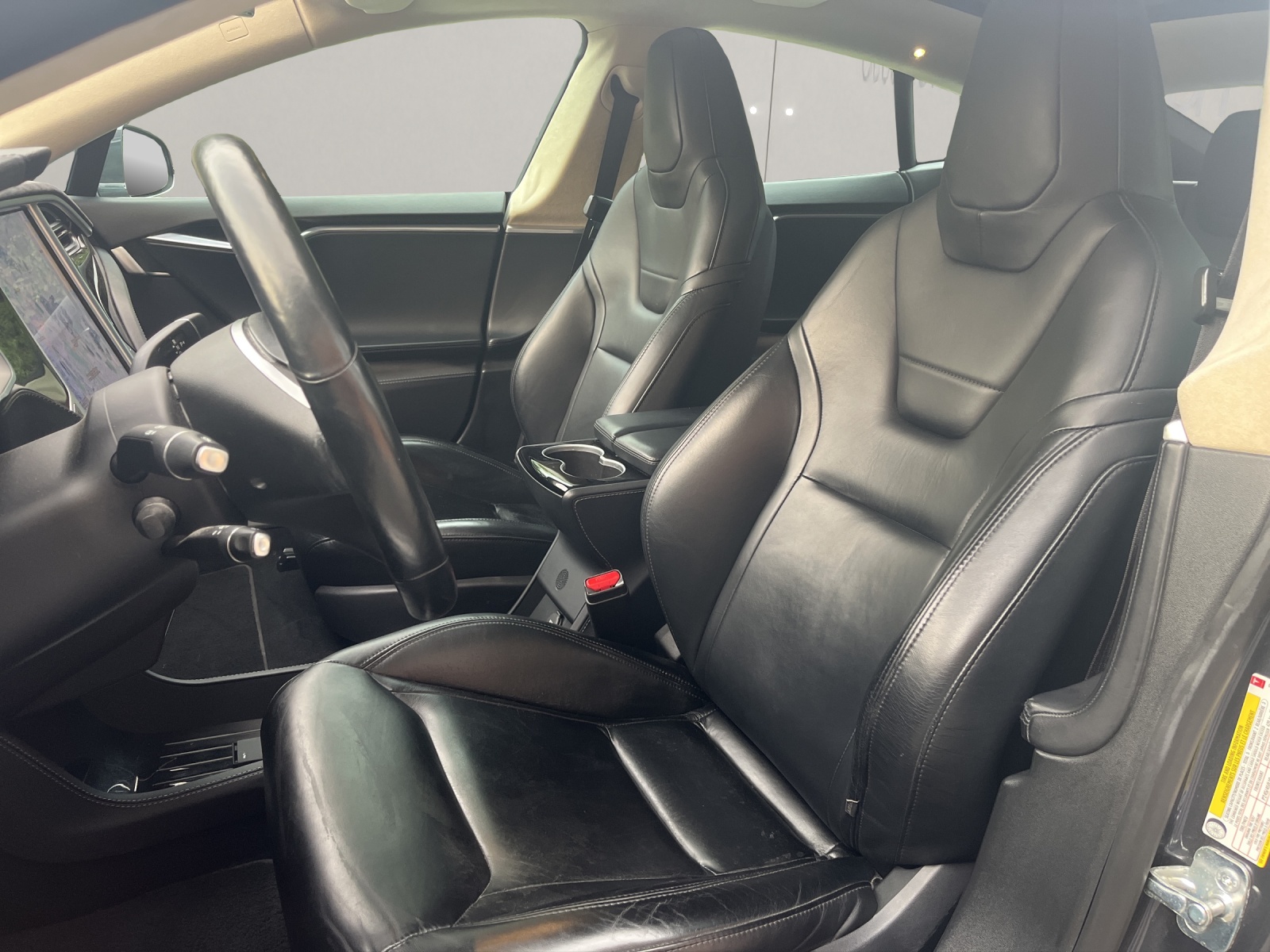 TESLA Model S 85 D-image-10