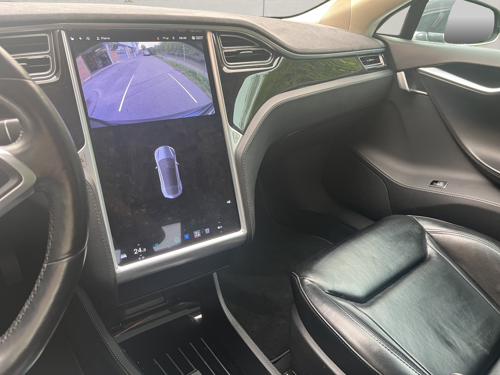 TESLA Model S 85 D-image-15