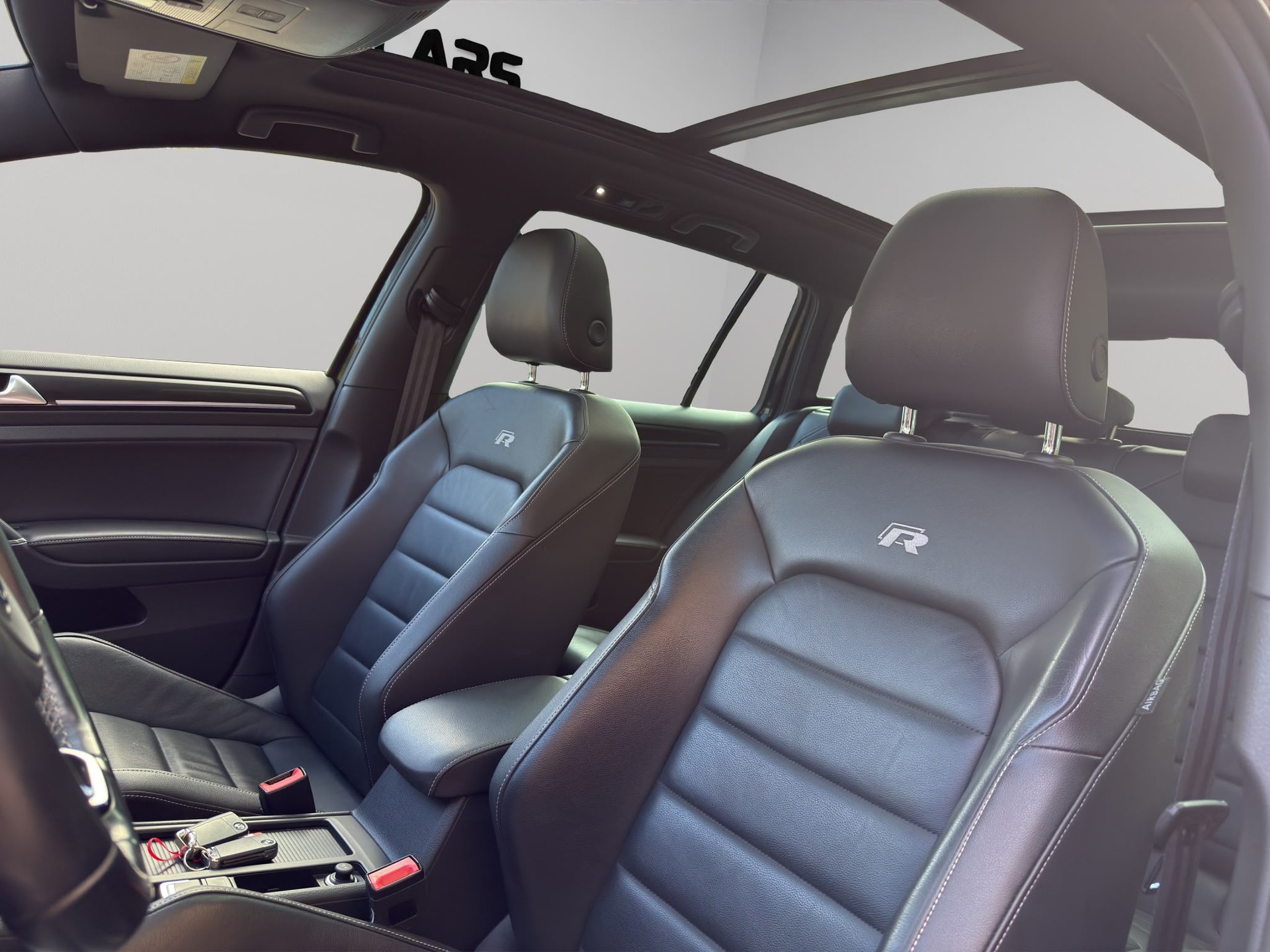 VW Golf Variant 2.0 TSI R 4 Motion DSG-image-12
