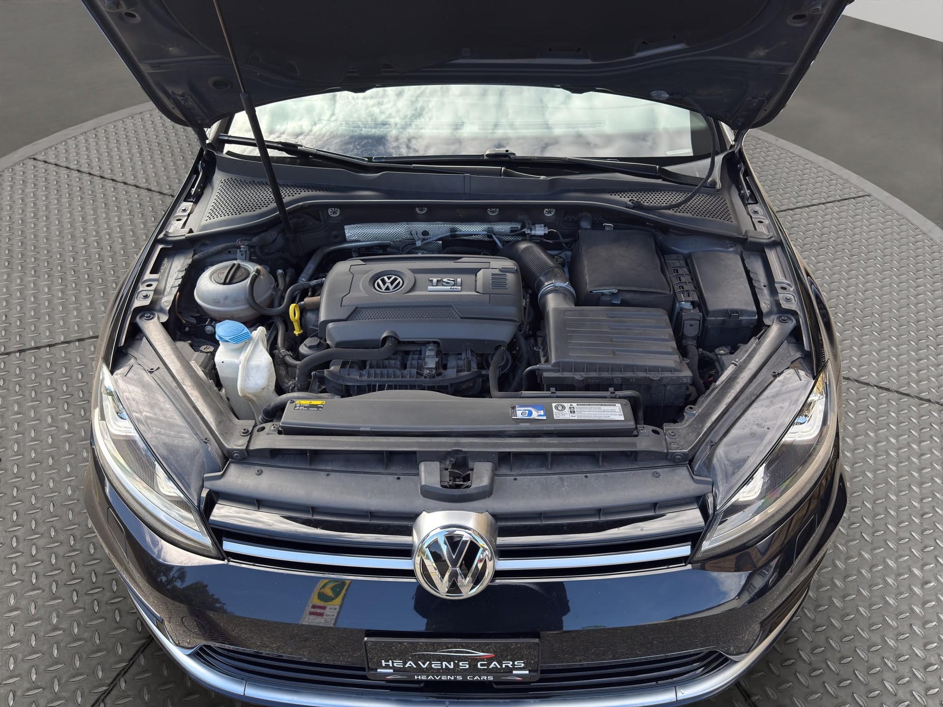 VW Golf Variant 2.0 TSI R 4 Motion DSG-image-6