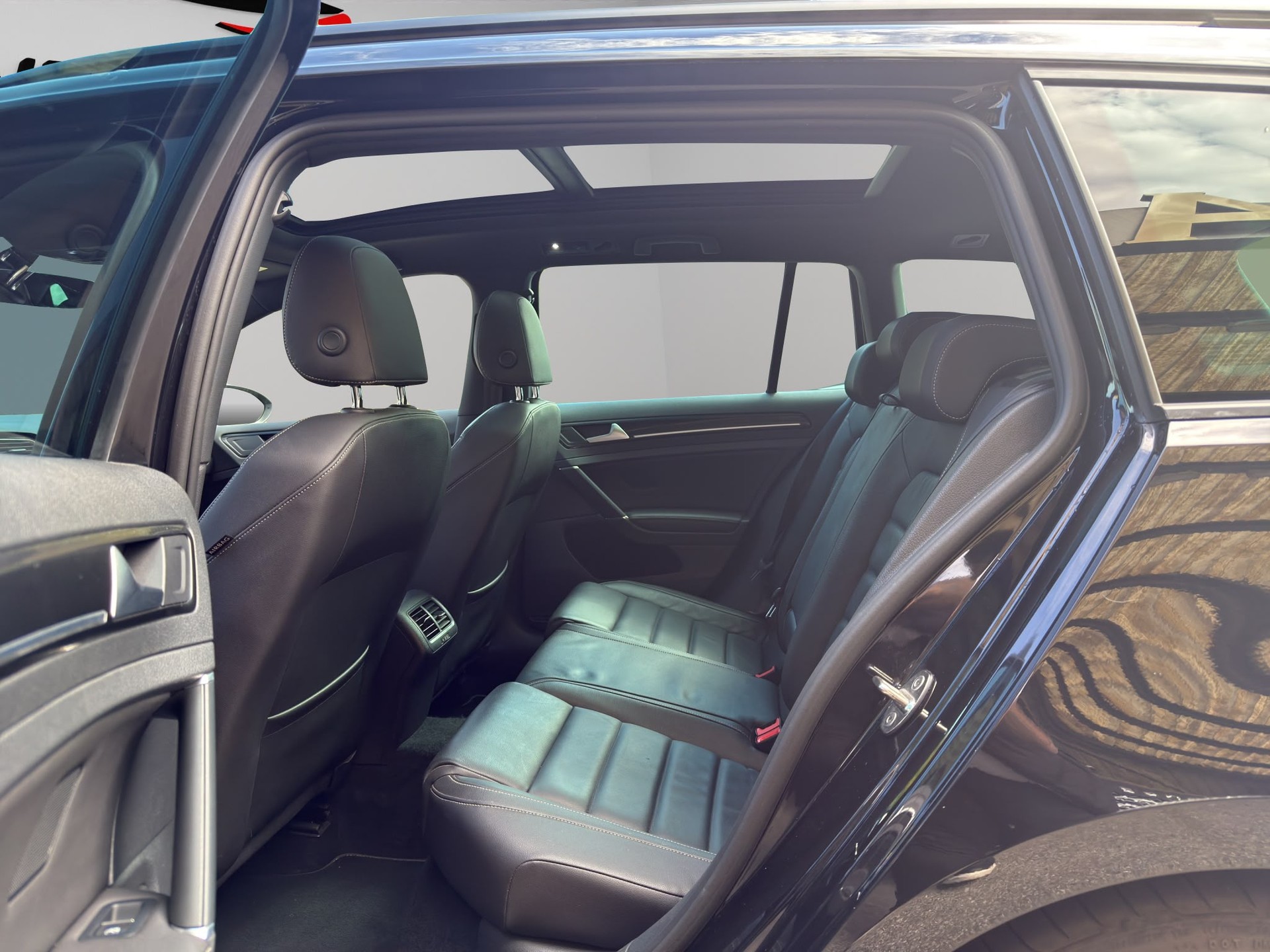 VW Golf Variant 2.0 TSI R 4 Motion DSG-image-11