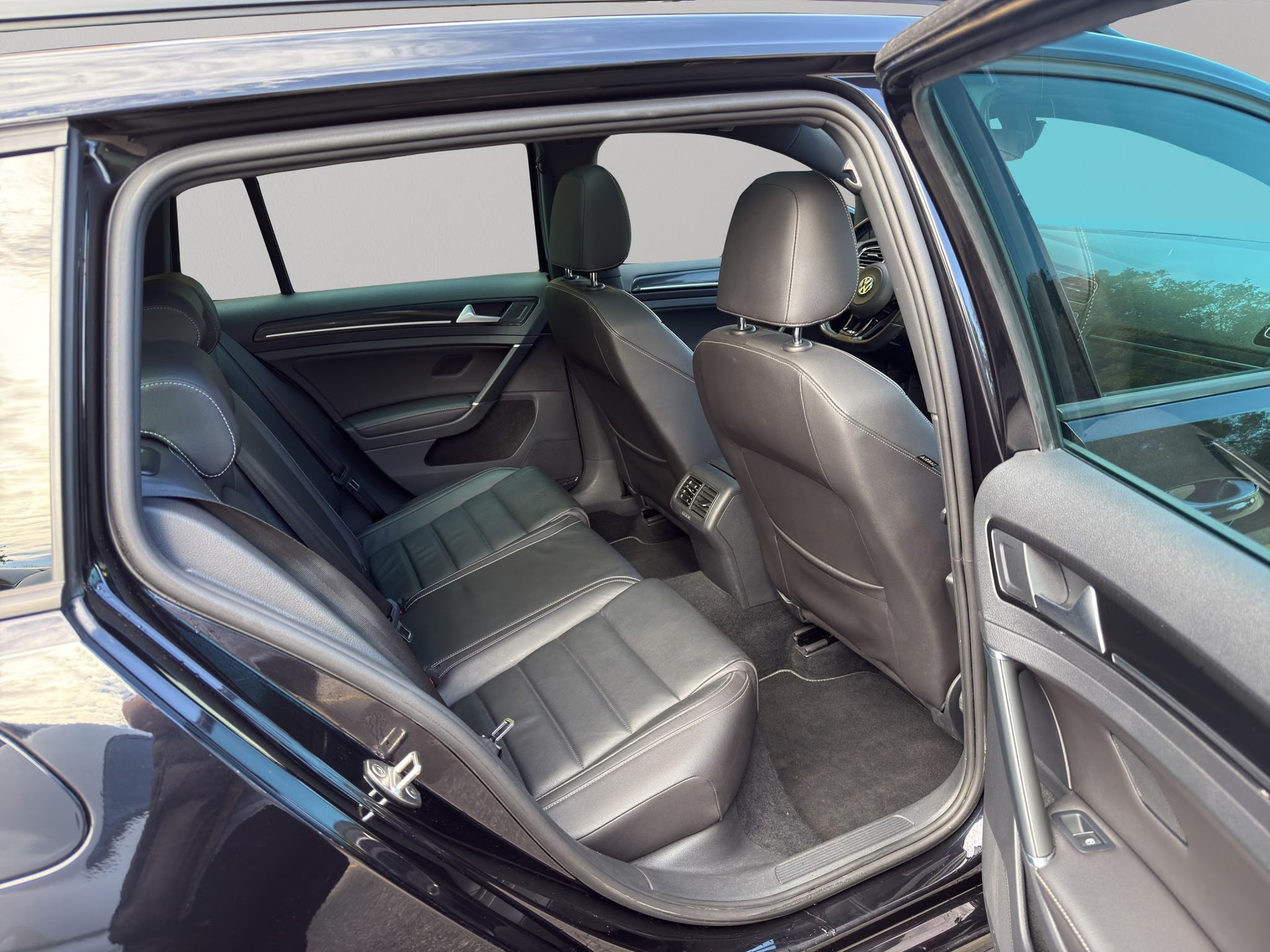 VW Golf Variant 2.0 TSI R 4 Motion DSG-image-9