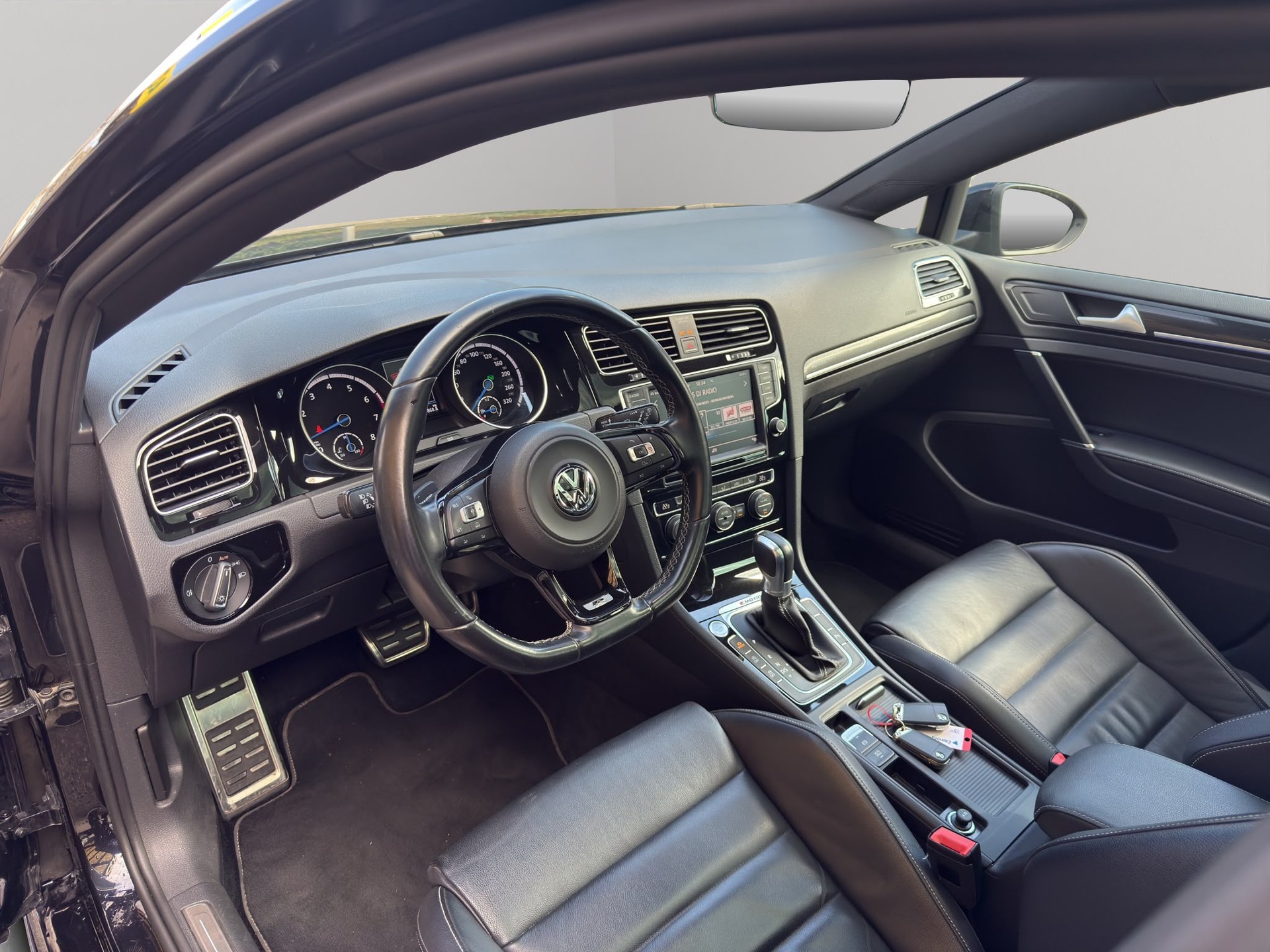 VW Golf Variant 2.0 TSI R 4 Motion DSG-image-13