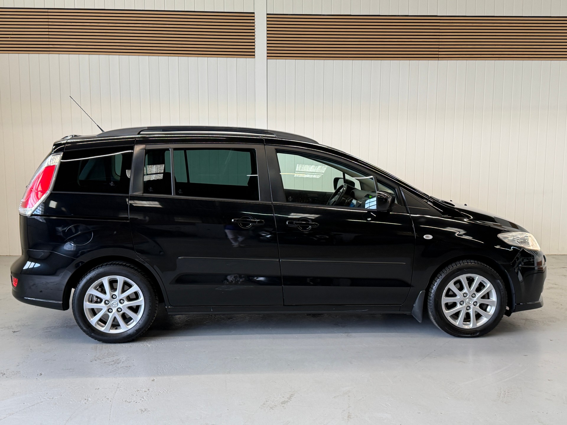 MAZDA 5 2.0 16V Automatic - 7 Plätze - Carplay Navi-image-5