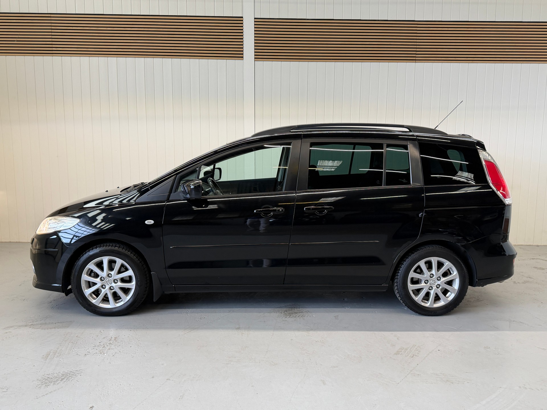 MAZDA 5 2.0 16V Automatic - 7 Plätze - Carplay Navi-image-1
