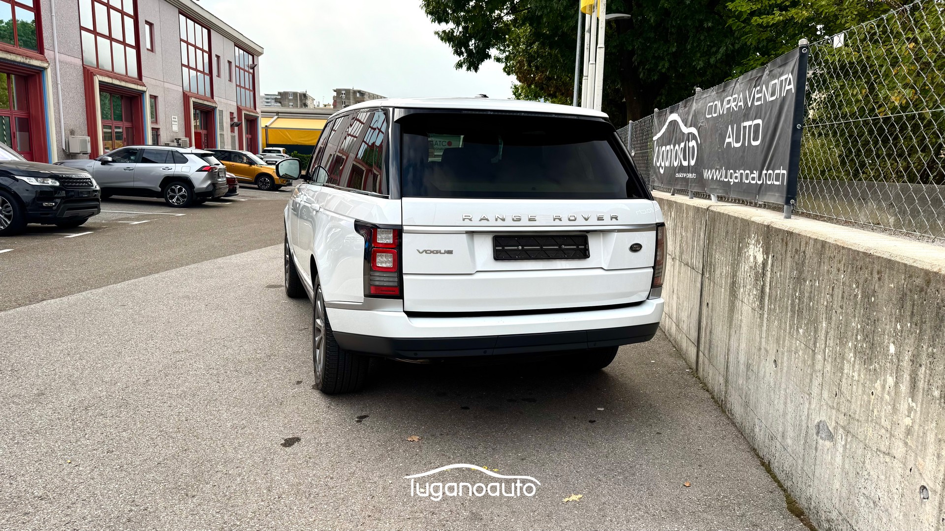 LAND ROVER Range Rover 3.0 TDV6 HSE Automatic-image-4