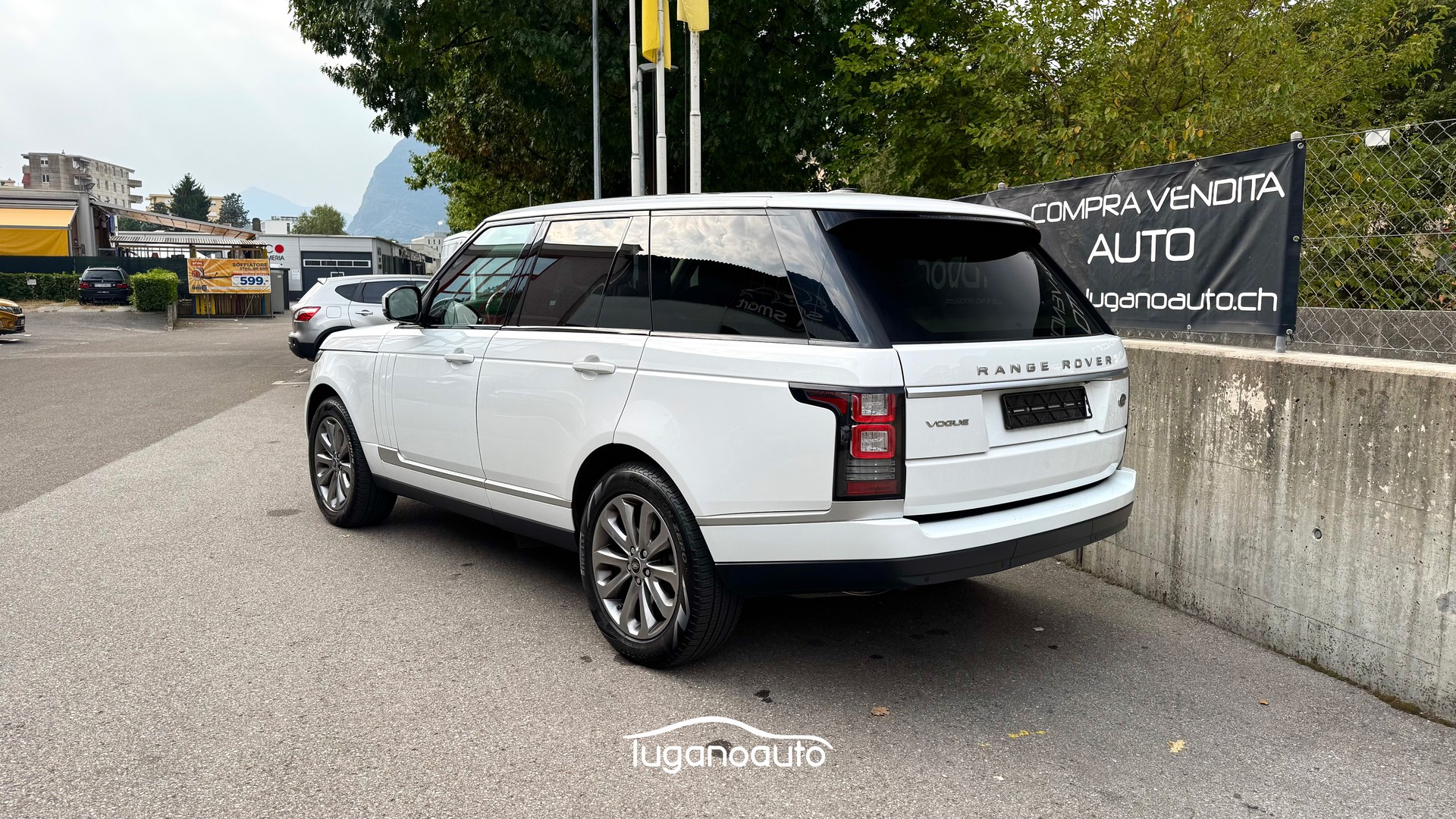LAND ROVER Range Rover 3.0 TDV6 HSE Automatic-image-3