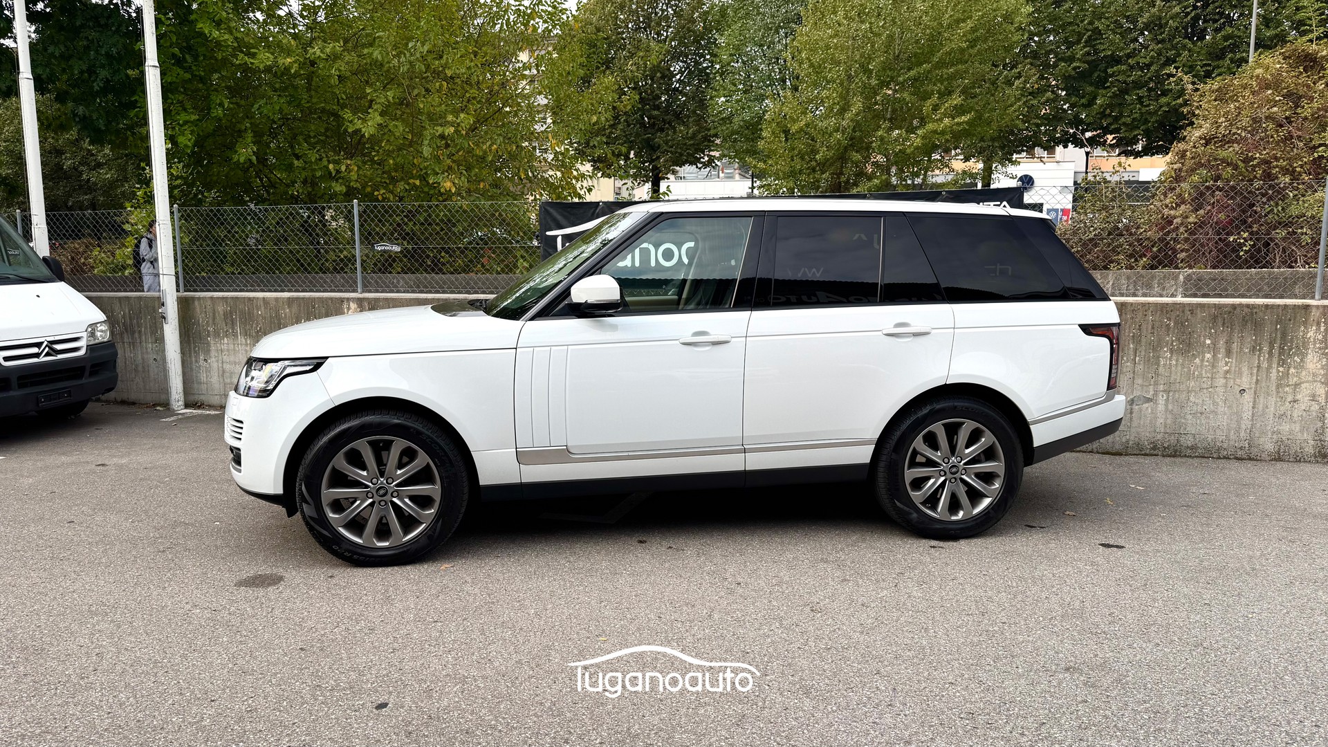 LAND ROVER Range Rover 3.0 TDV6 HSE Automatic-image-2