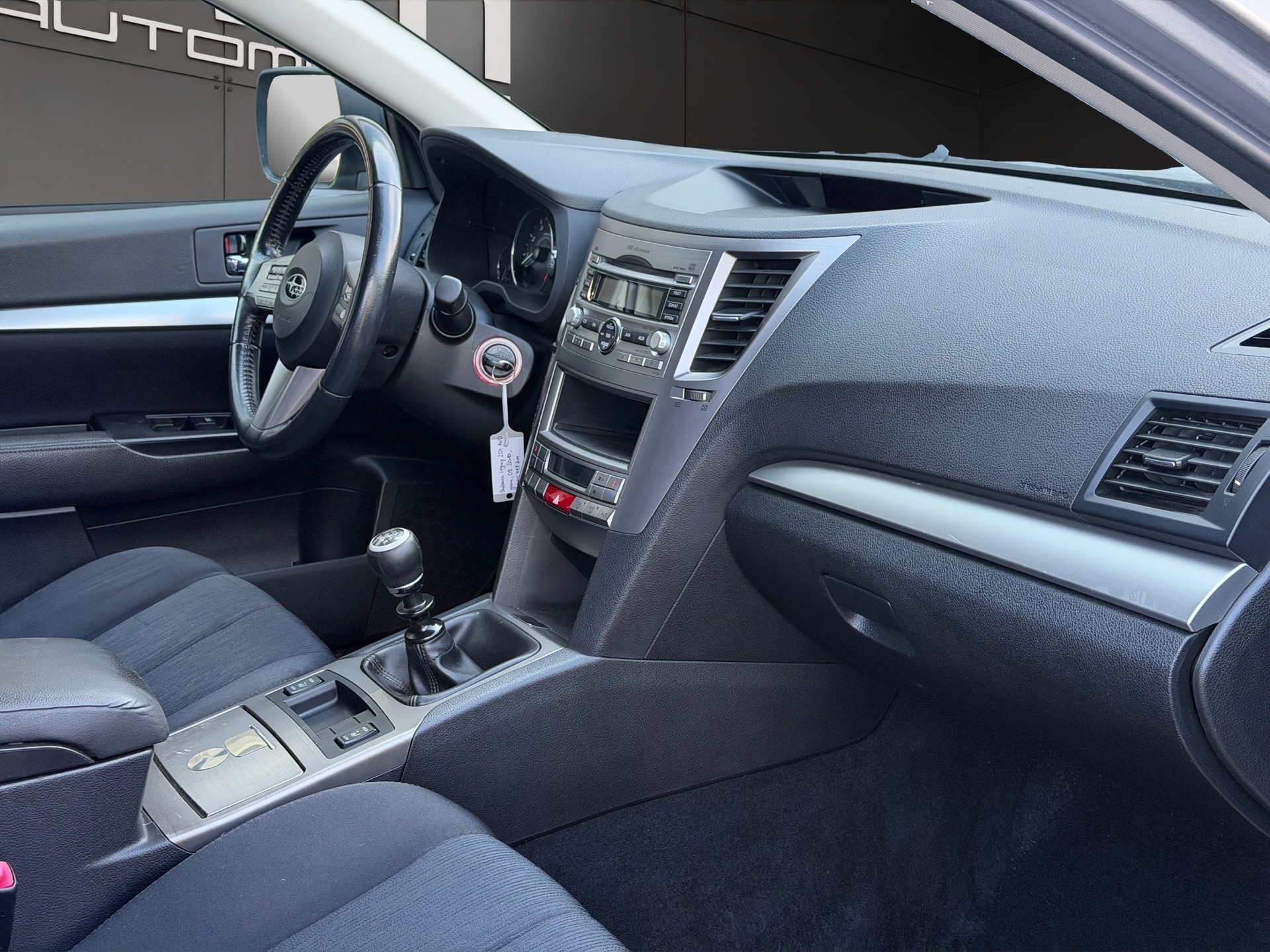 SUBARU Legacy 2.0i Limited AWD-image-13