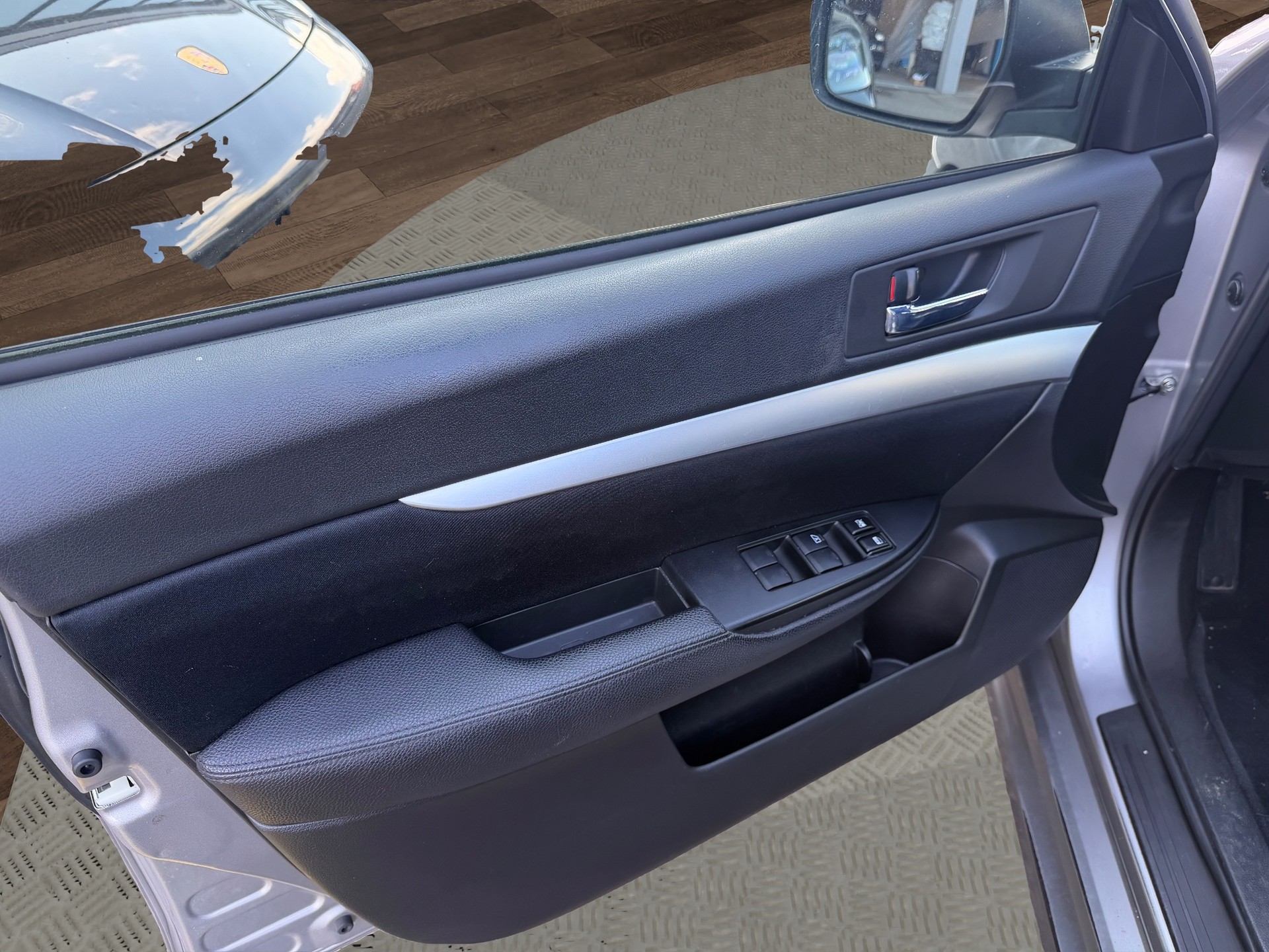 SUBARU Legacy 2.0i Limited AWD-image-9