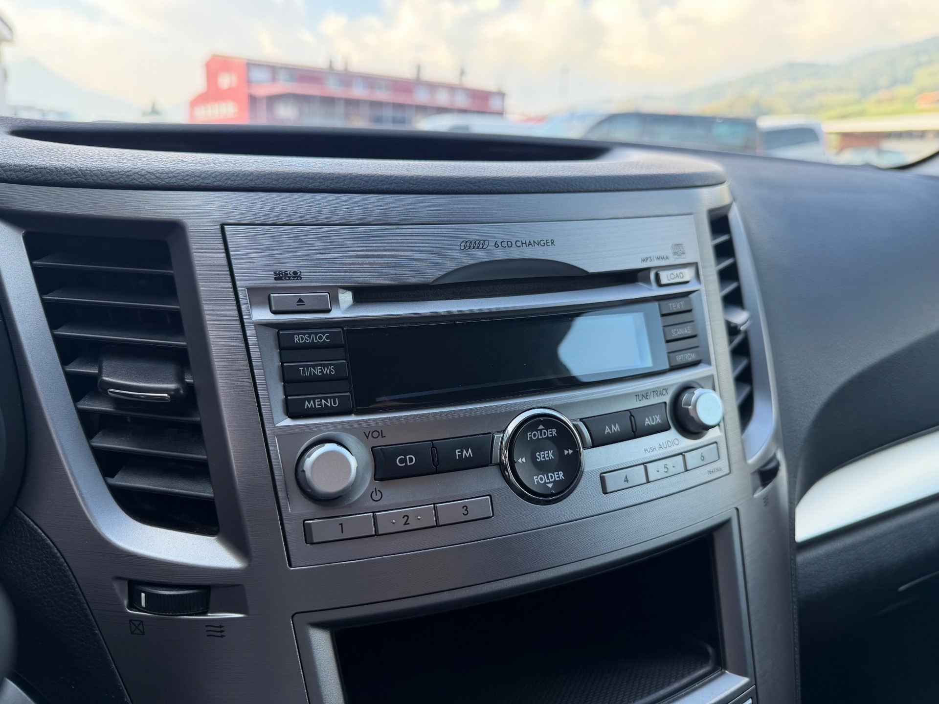 SUBARU Legacy 2.0i Limited AWD-image-19