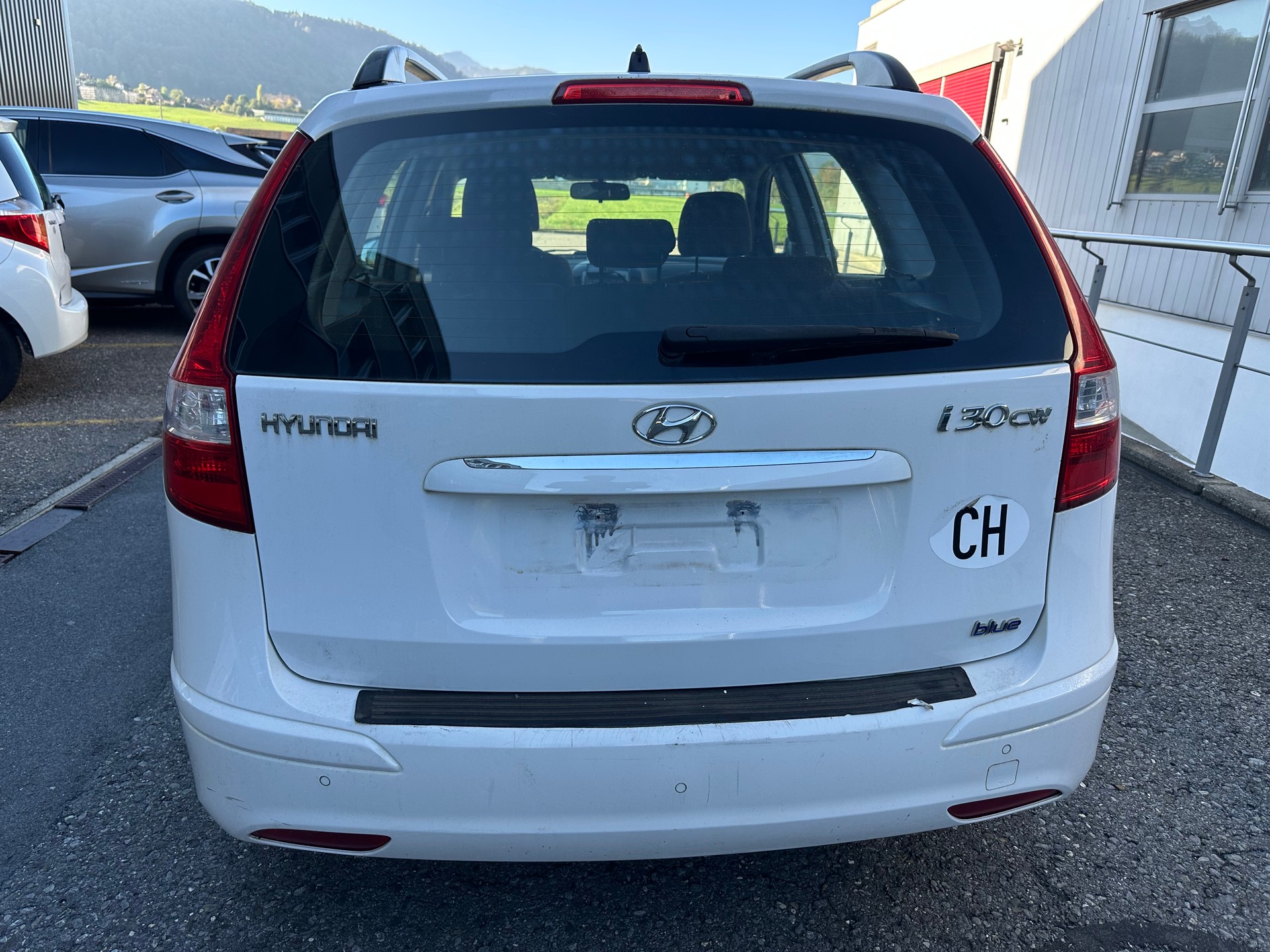 HYUNDAI i30 Wagon 1.6 Swiss Plus Edition-image-6
