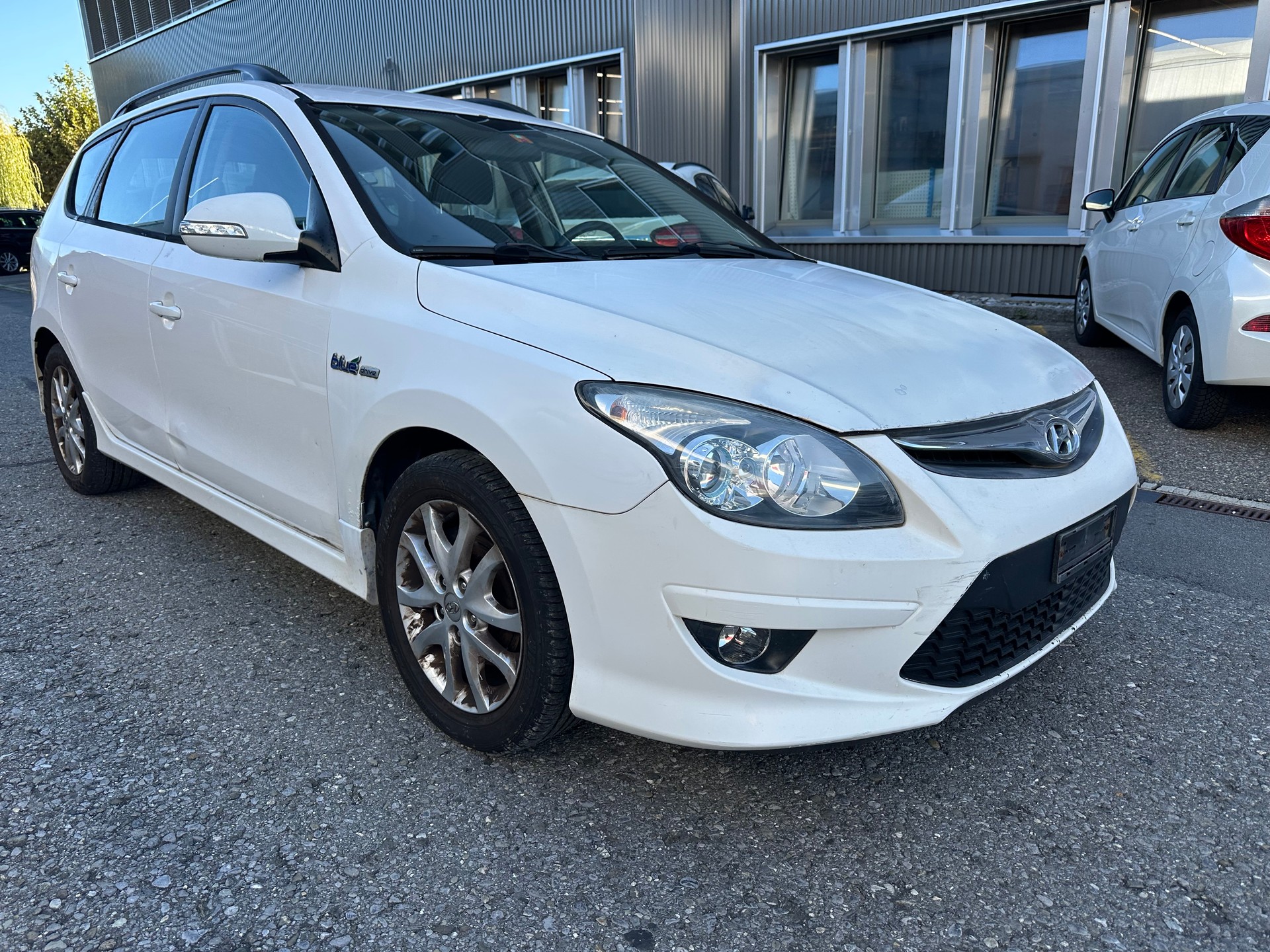 HYUNDAI i30 Wagon 1.6 Swiss Plus Edition-image-2