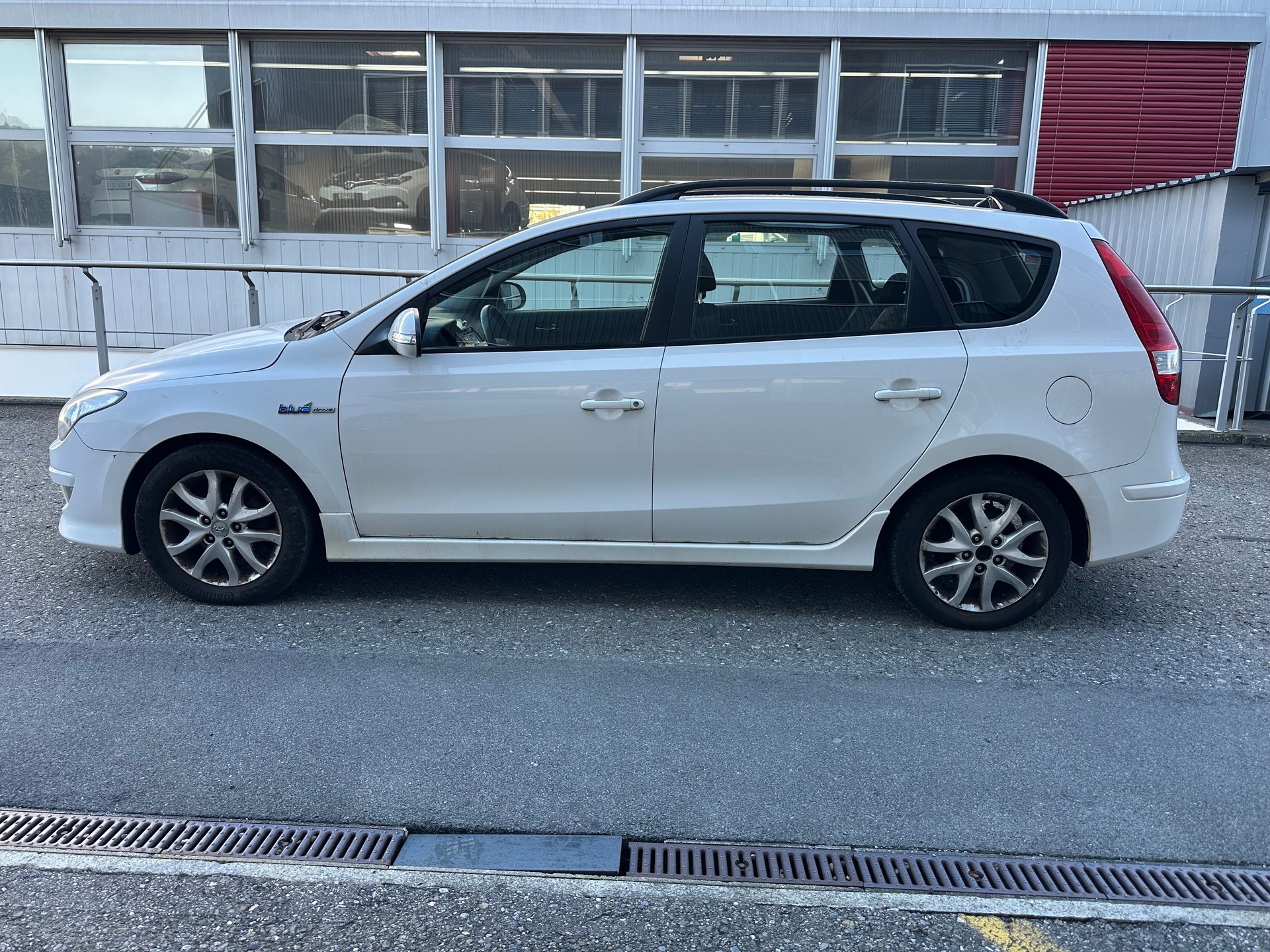 HYUNDAI i30 Wagon 1.6 Swiss Plus Edition-image-3