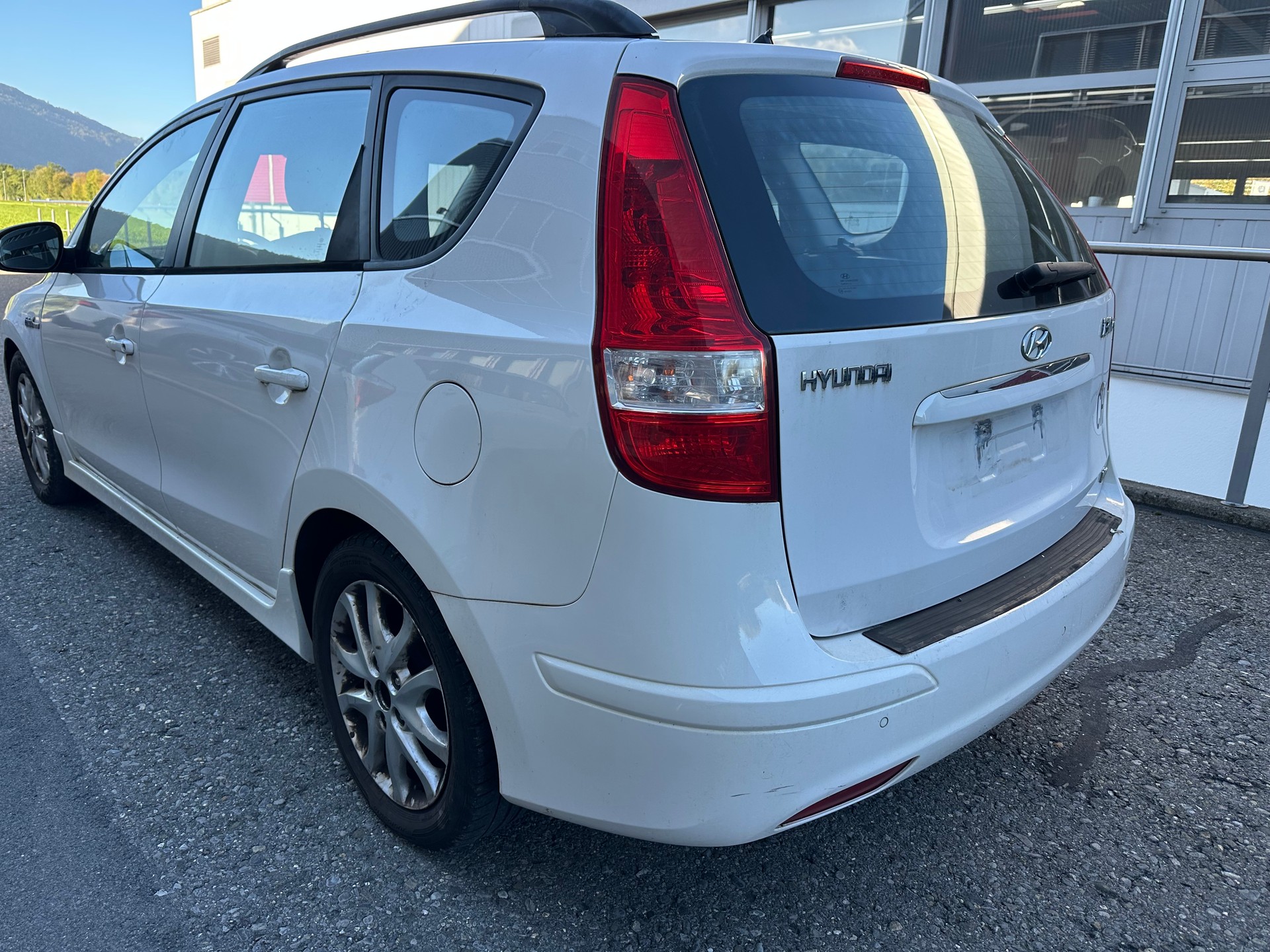 HYUNDAI i30 Wagon 1.6 Swiss Plus Edition-image-7
