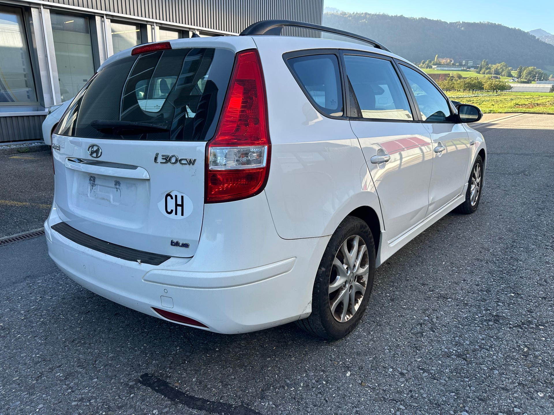HYUNDAI i30 Wagon 1.6 Swiss Plus Edition-image-5