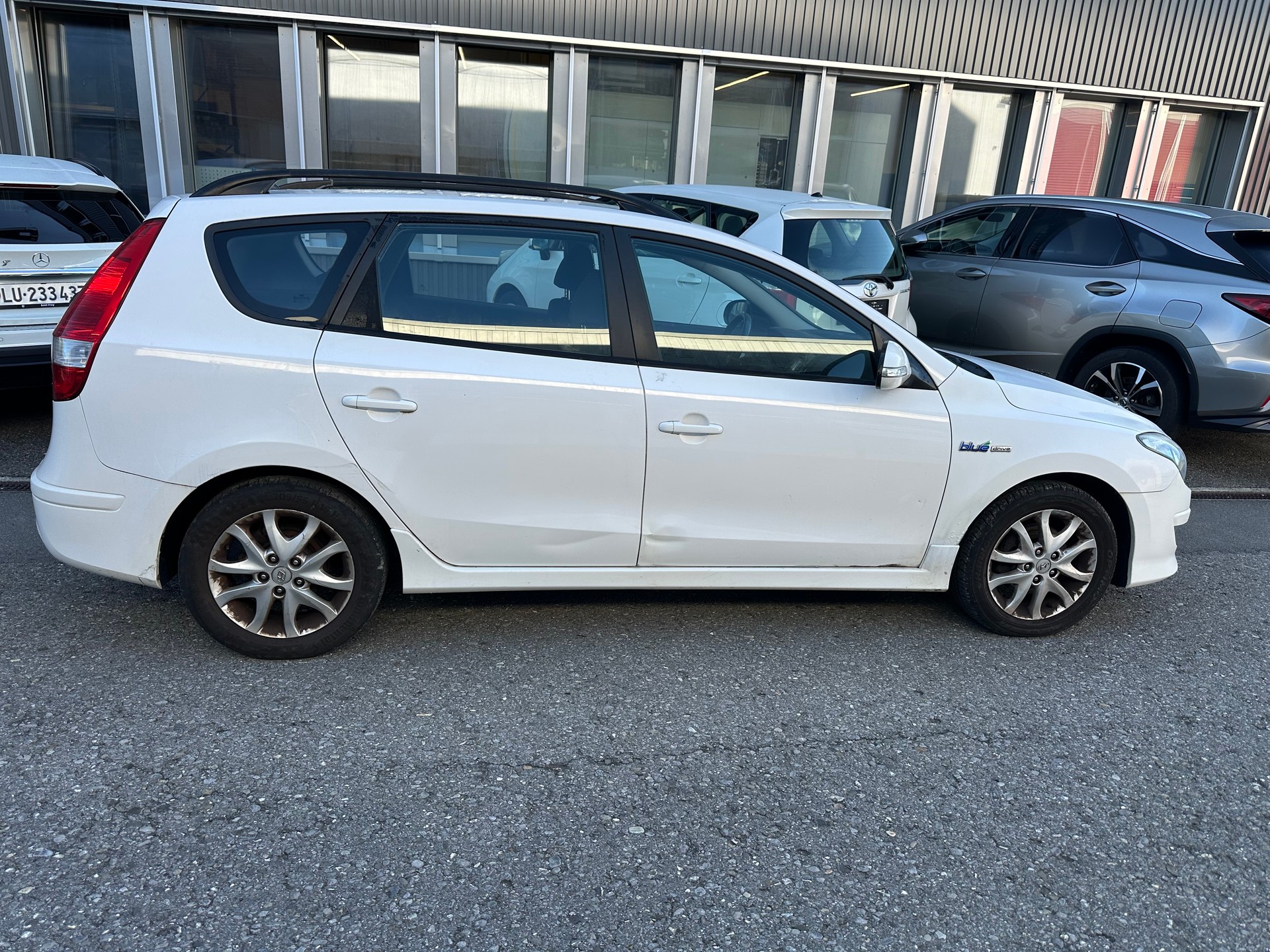 HYUNDAI i30 Wagon 1.6 Swiss Plus Edition-image-4