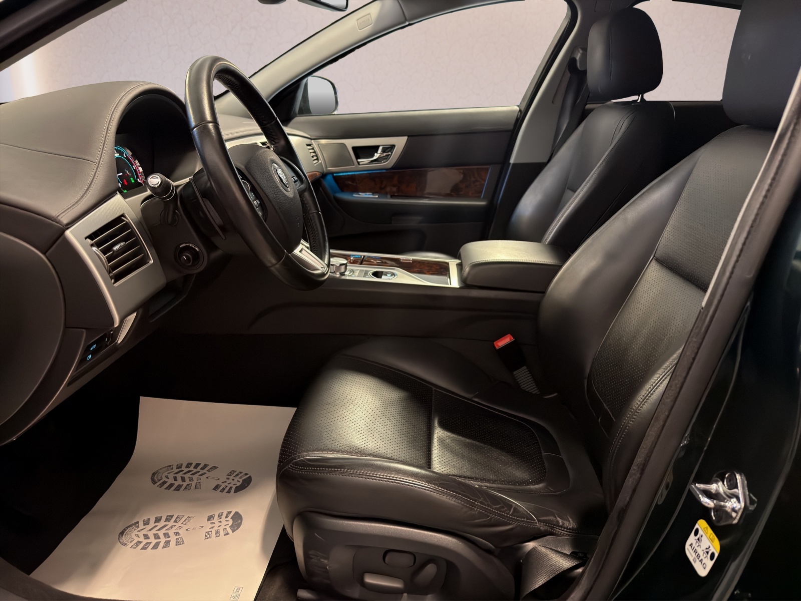 JAGUAR XF 3.0d V6 Luxury-image-14