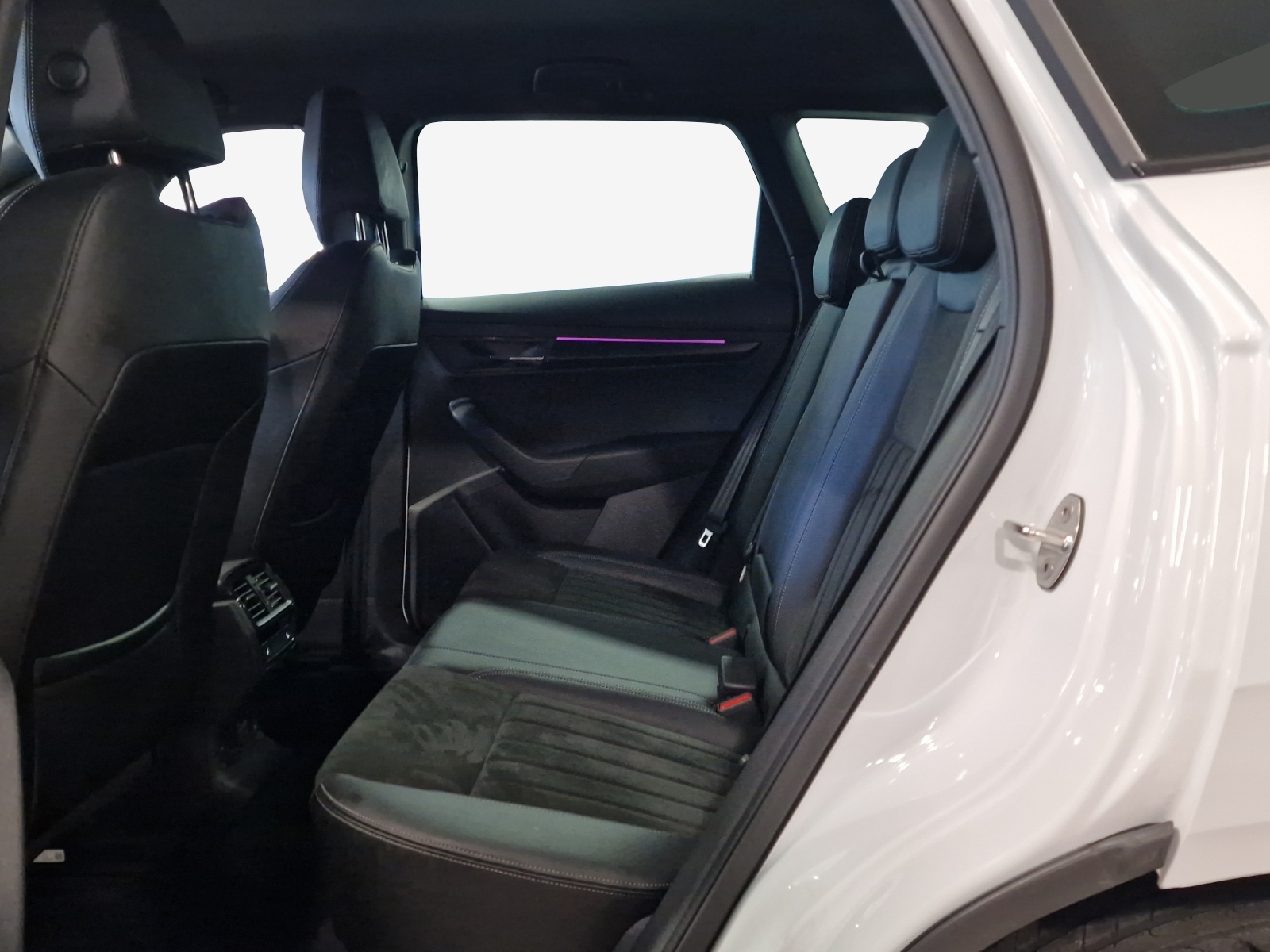 SKODA Karoq 2.0 TSI SportLine 4x4 DSG-image-11