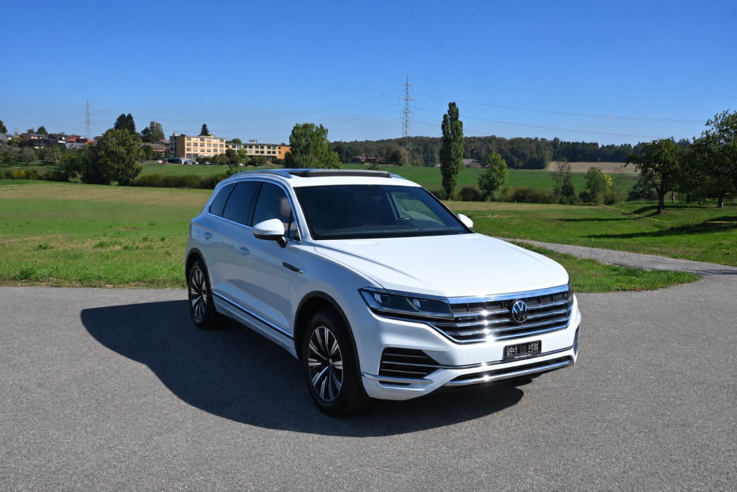 VW Touareg 3.0 TSI eHybrid AtmosphereTiptronic-image-1