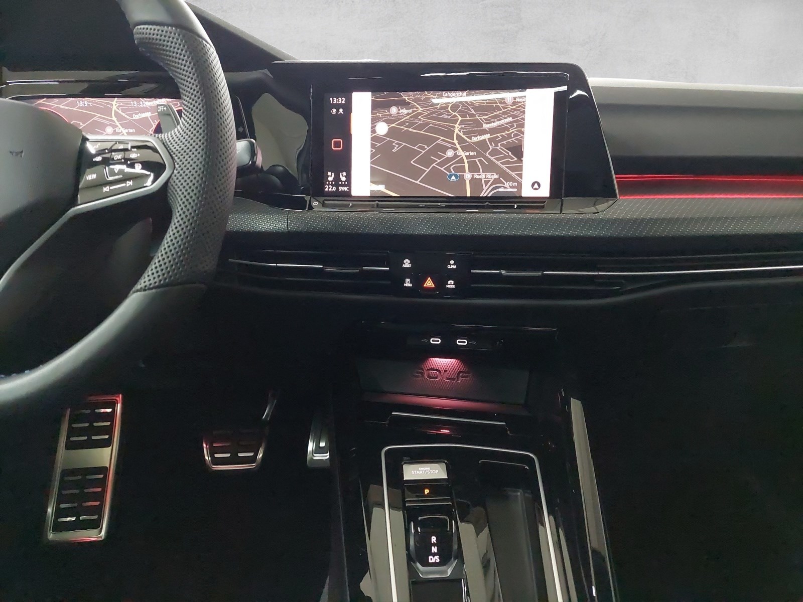 VW Golf Variant 2.0 TSI R DSG 4Motion-image-7