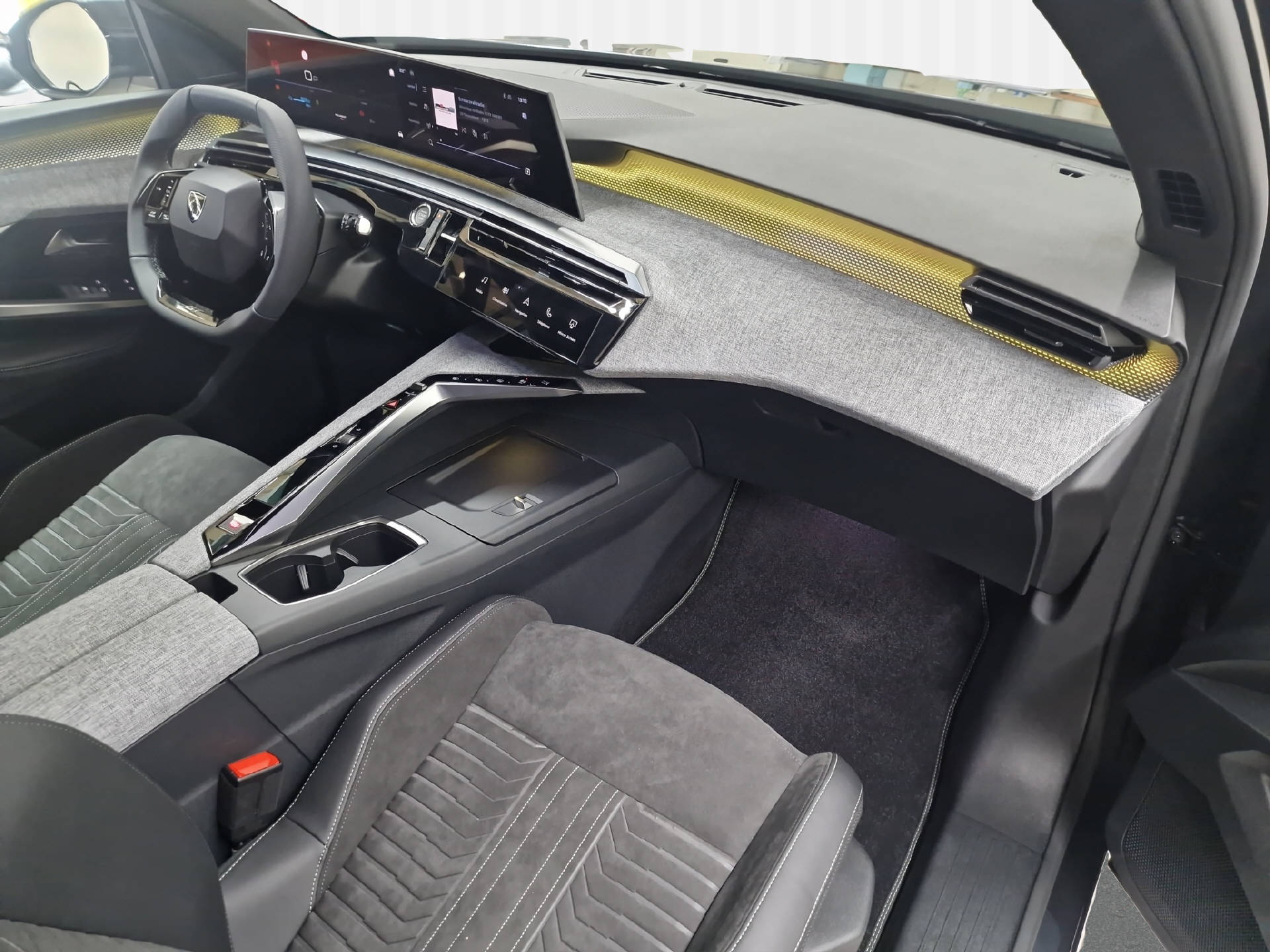 PEUGEOT E-3008 GT-image-10