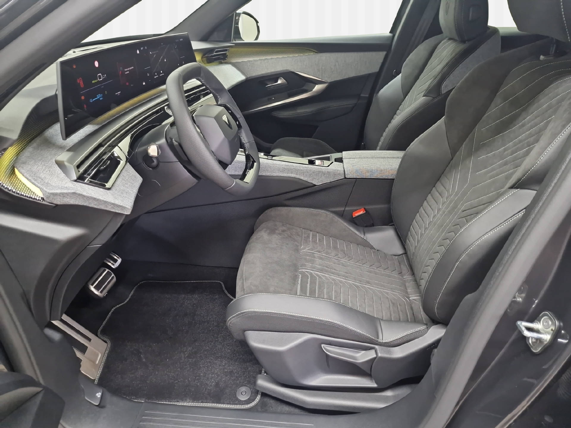 PEUGEOT E-3008 GT-image-5